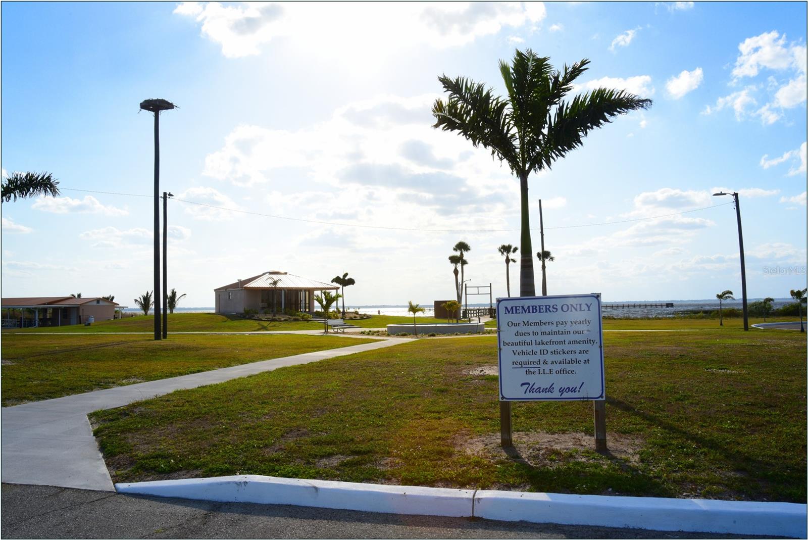 27 LANTANA Dr INDIAN LAKE ESTATES, FL 33855