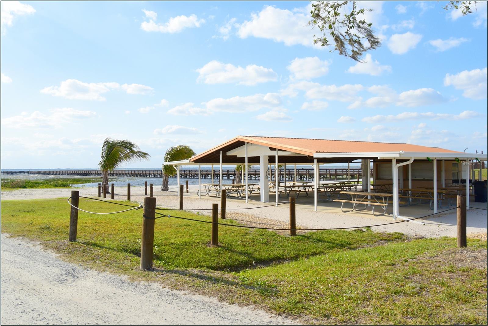 27 LANTANA Dr INDIAN LAKE ESTATES, FL 33855