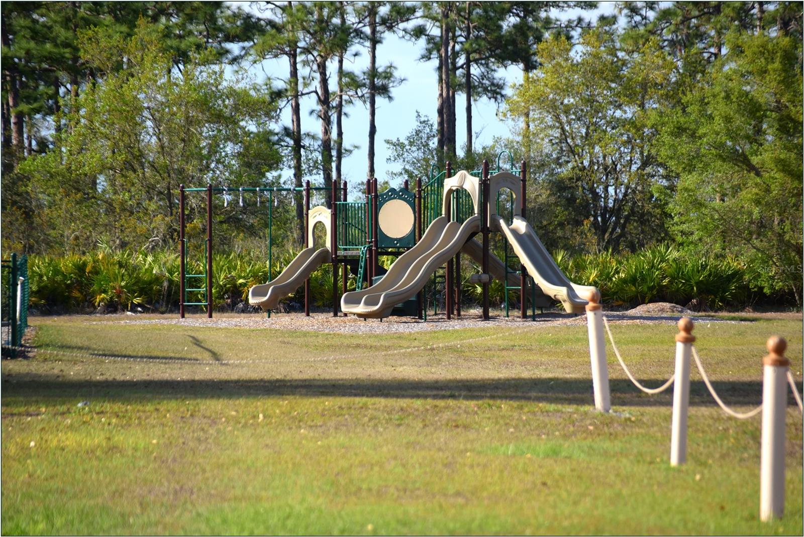 27 LANTANA Dr INDIAN LAKE ESTATES, FL 33855