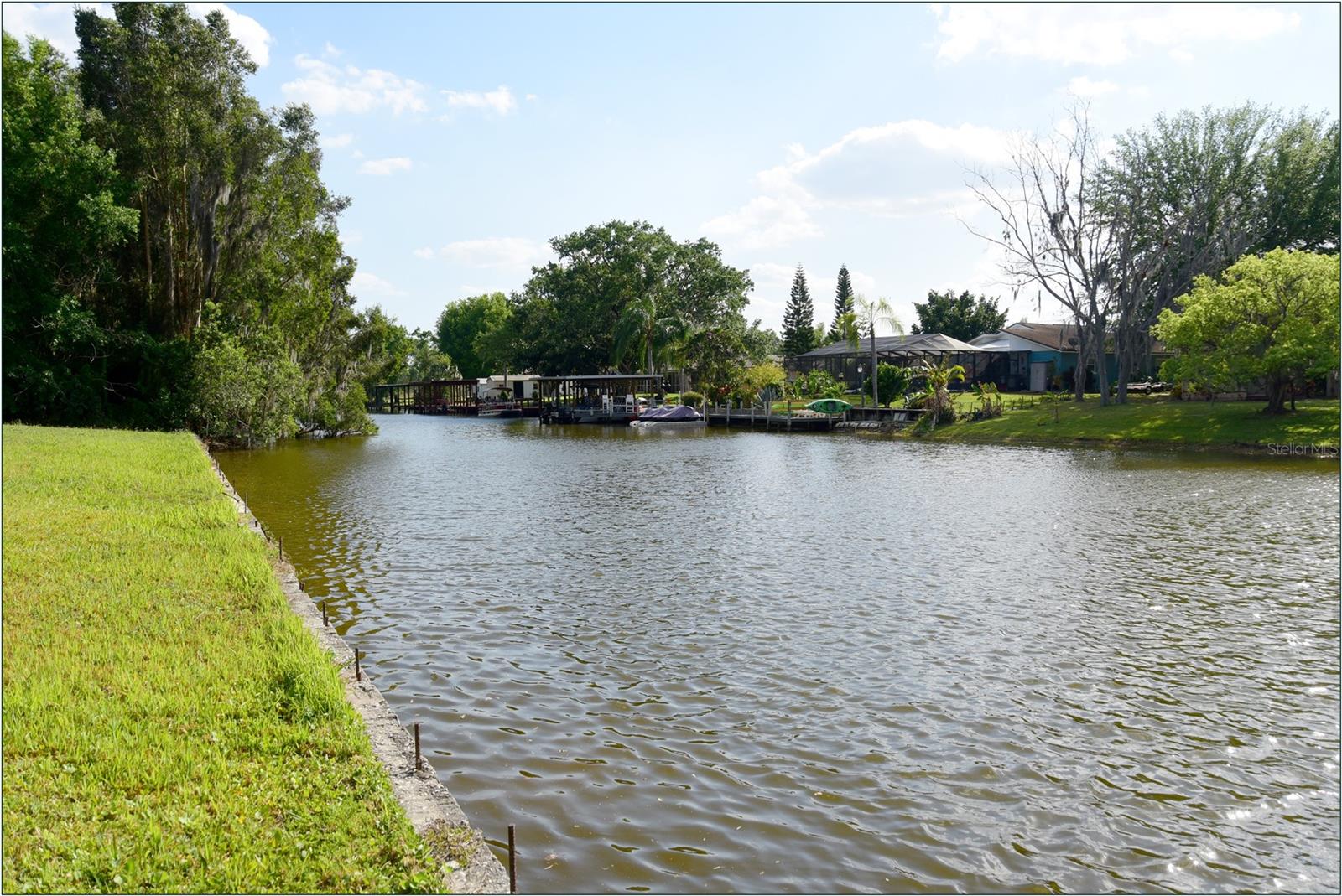 27 LANTANA Dr INDIAN LAKE ESTATES, FL 33855