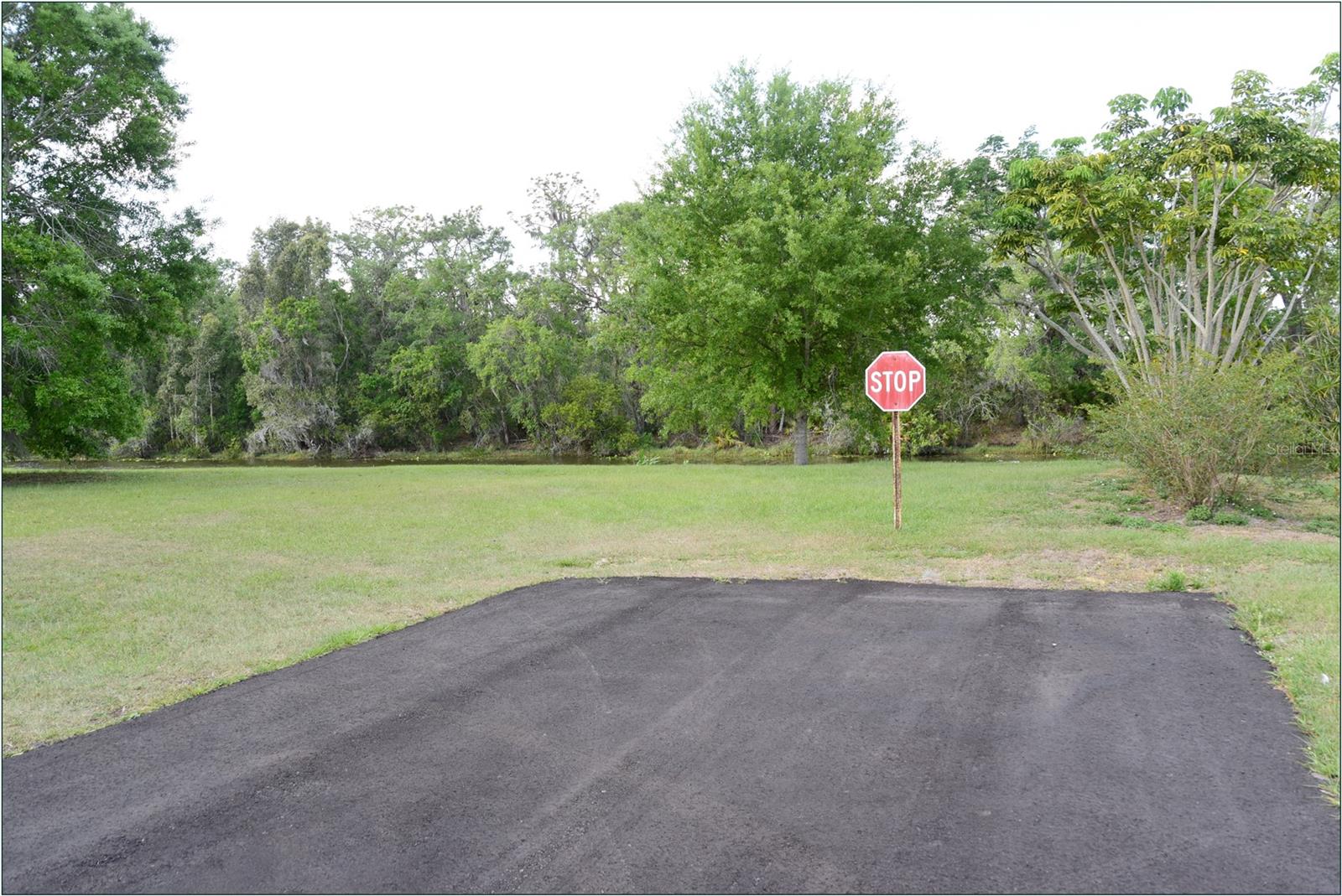 27 LANTANA Dr INDIAN LAKE ESTATES, FL 33855