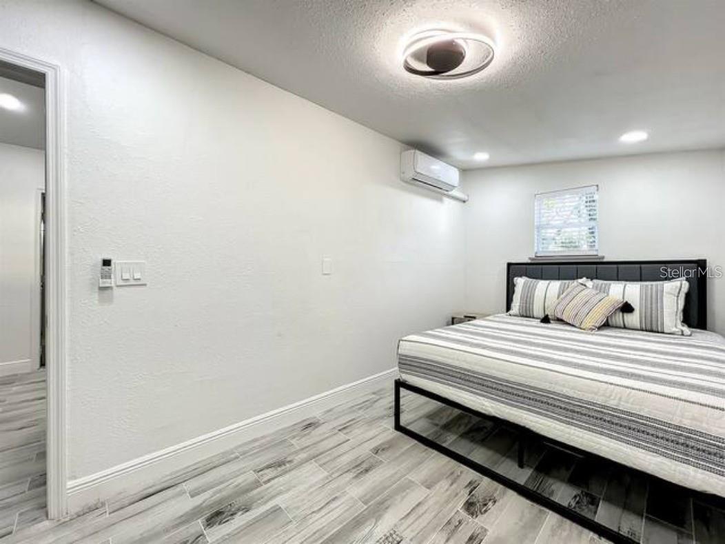 2008 PAGE Ave ORLANDO, FL 32806