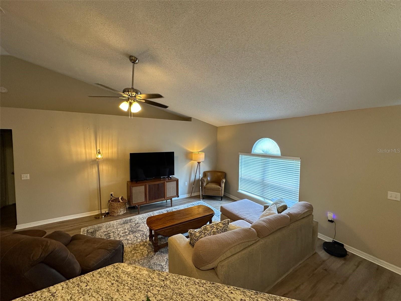 1346 DUNBARTON Ct KISSIMMEE, FL 34758