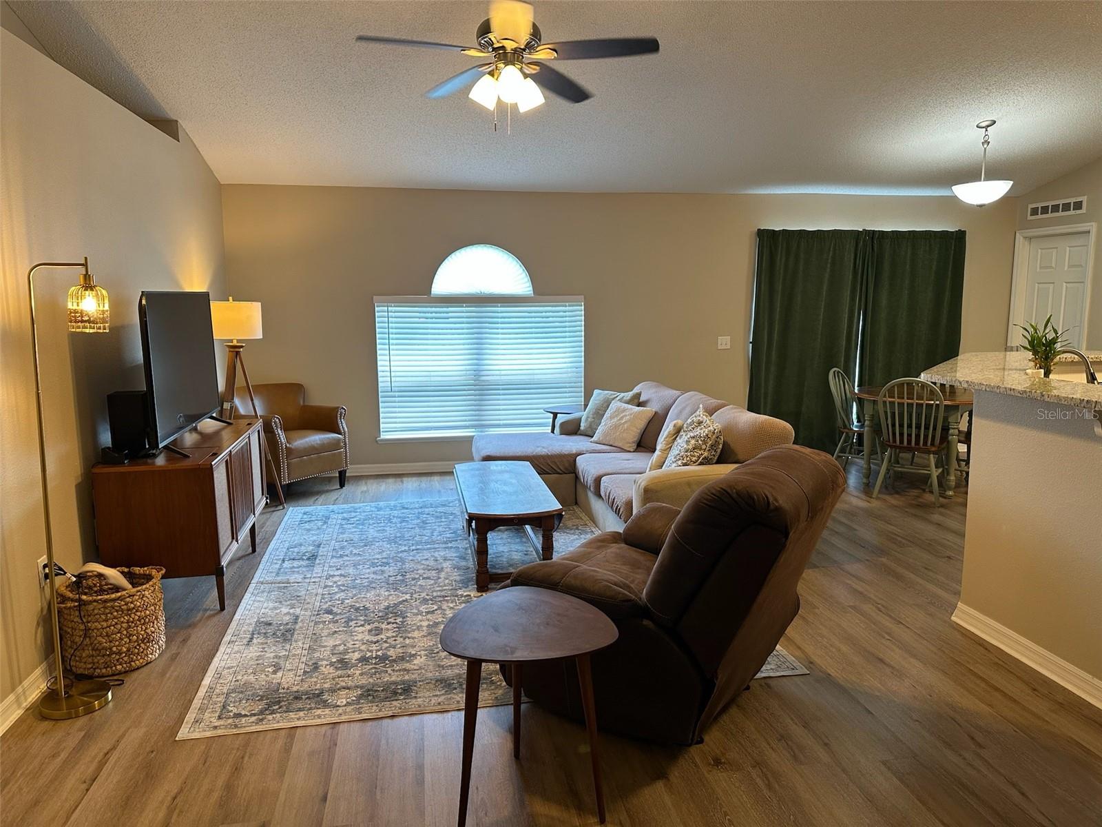 1346 DUNBARTON Ct KISSIMMEE, FL 34758