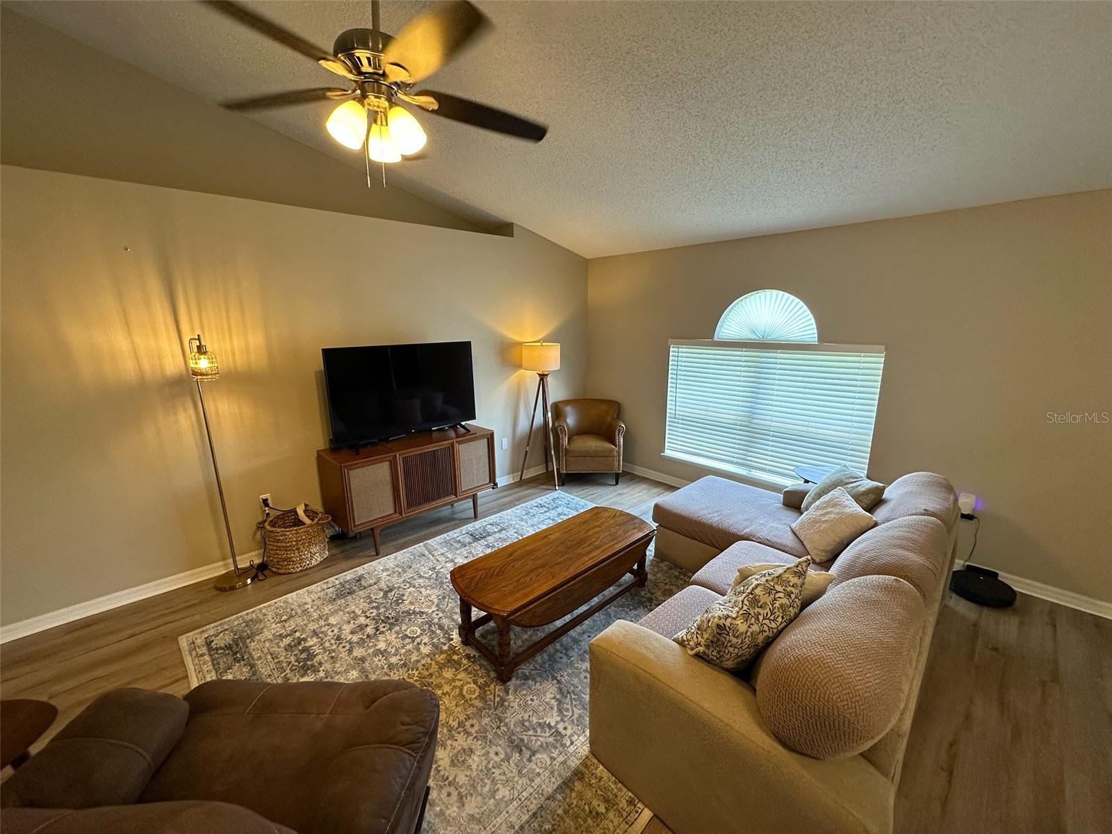 1346 DUNBARTON Ct KISSIMMEE, FL 34758