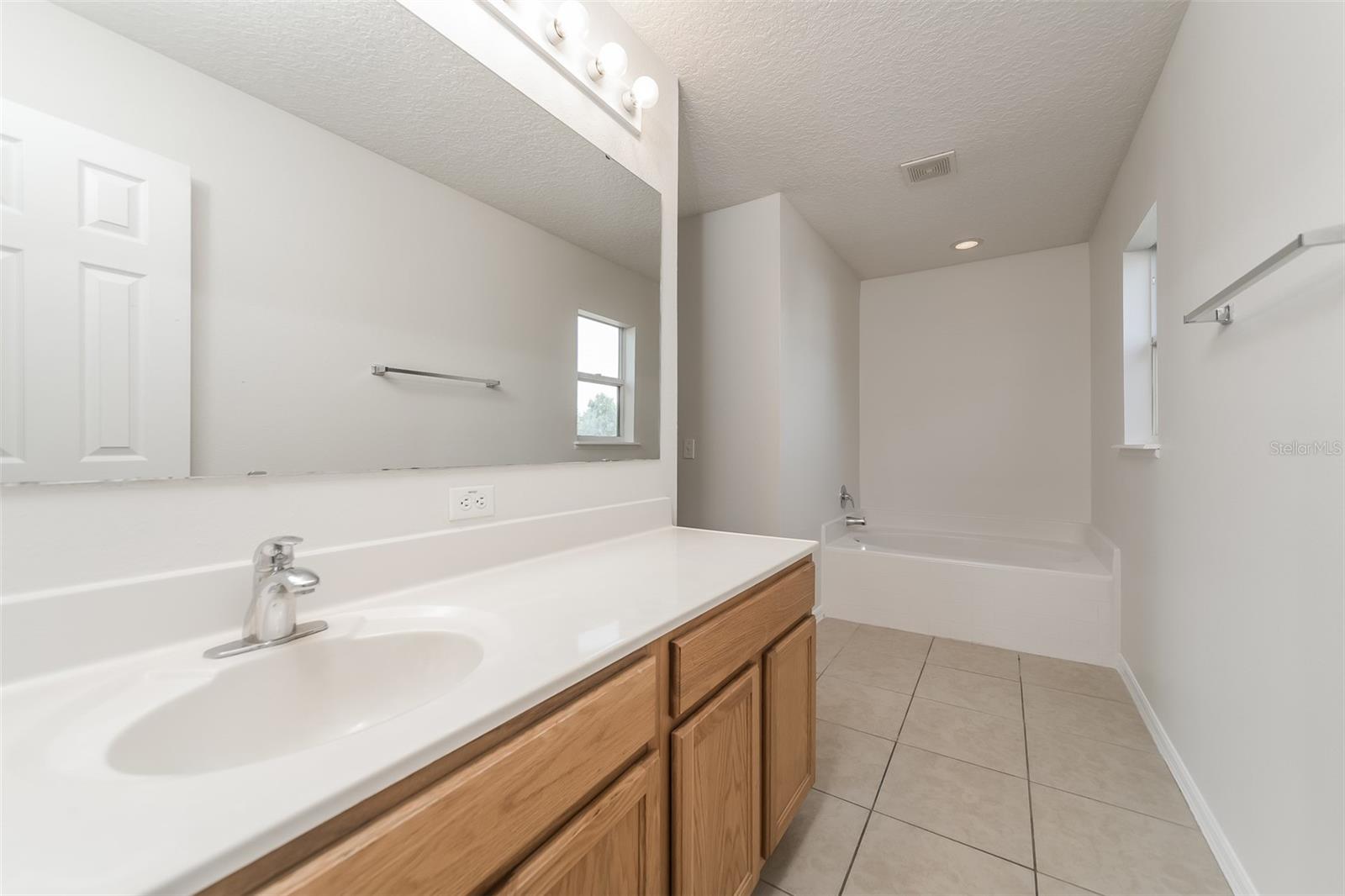 612 ELBRIDGE Dr KISSIMMEE, FL 34758