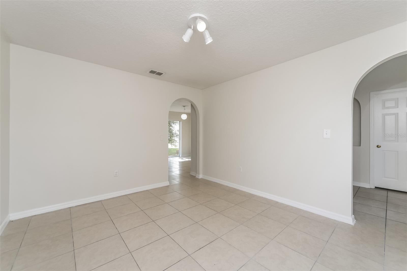 612 ELBRIDGE Dr KISSIMMEE, FL 34758