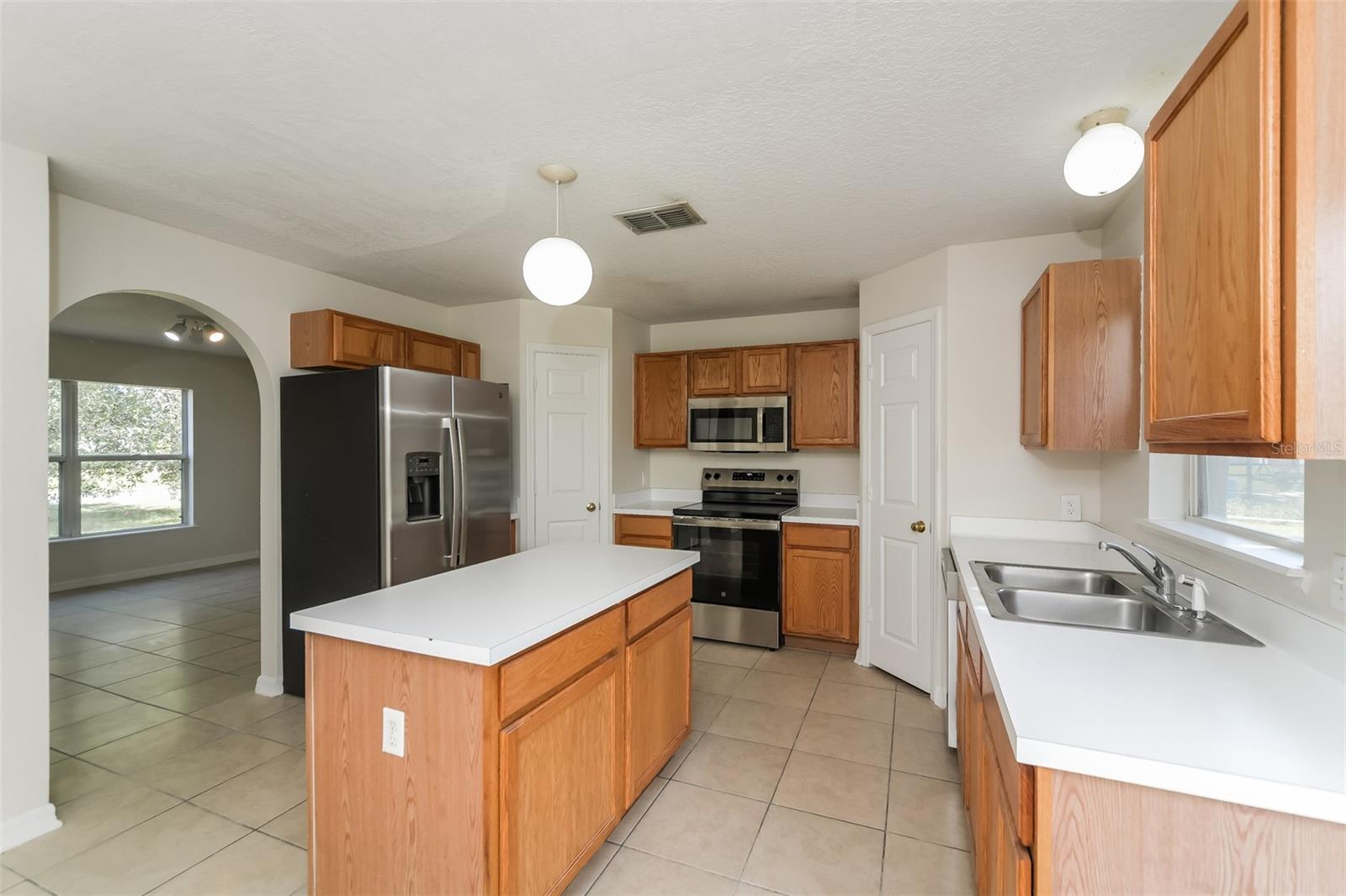612 ELBRIDGE Dr KISSIMMEE, FL 34758