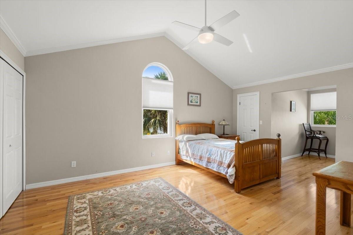 1517 N HALIFAX Ave DAYTONA BEACH, FL 32118