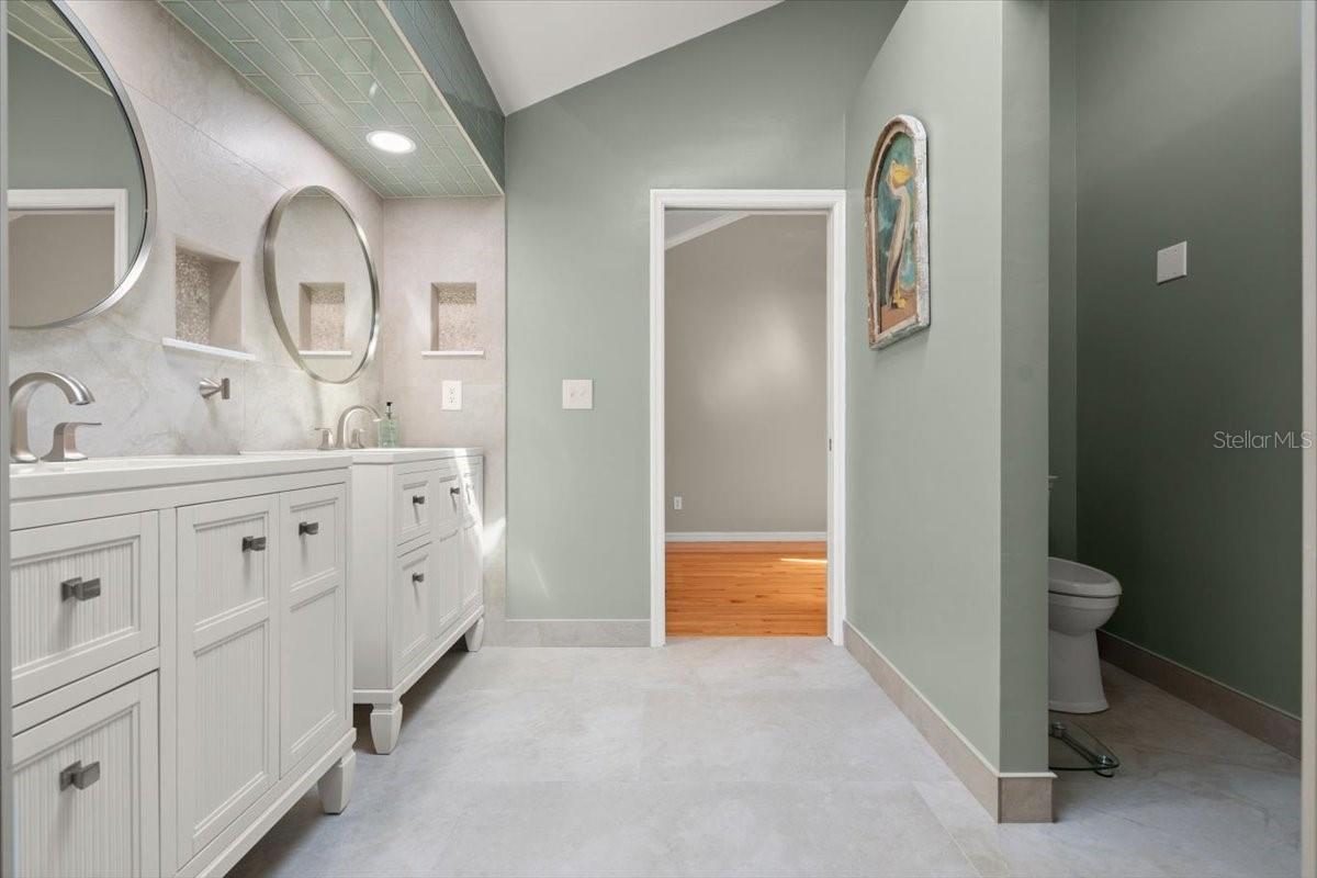 1517 N HALIFAX Ave DAYTONA BEACH, FL 32118