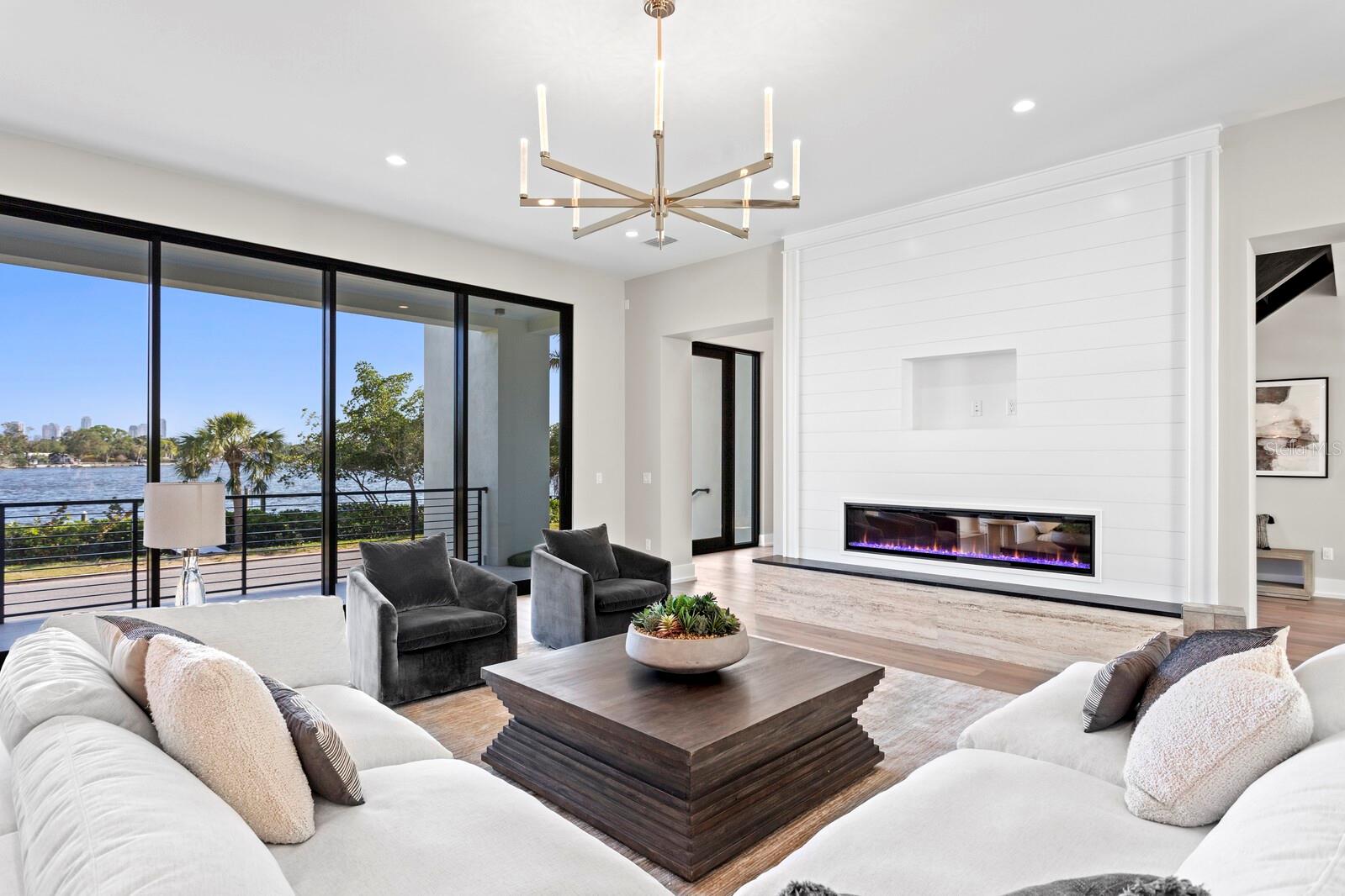 337 COFFEE POT Dr ST PETERSBURG, FL 33704