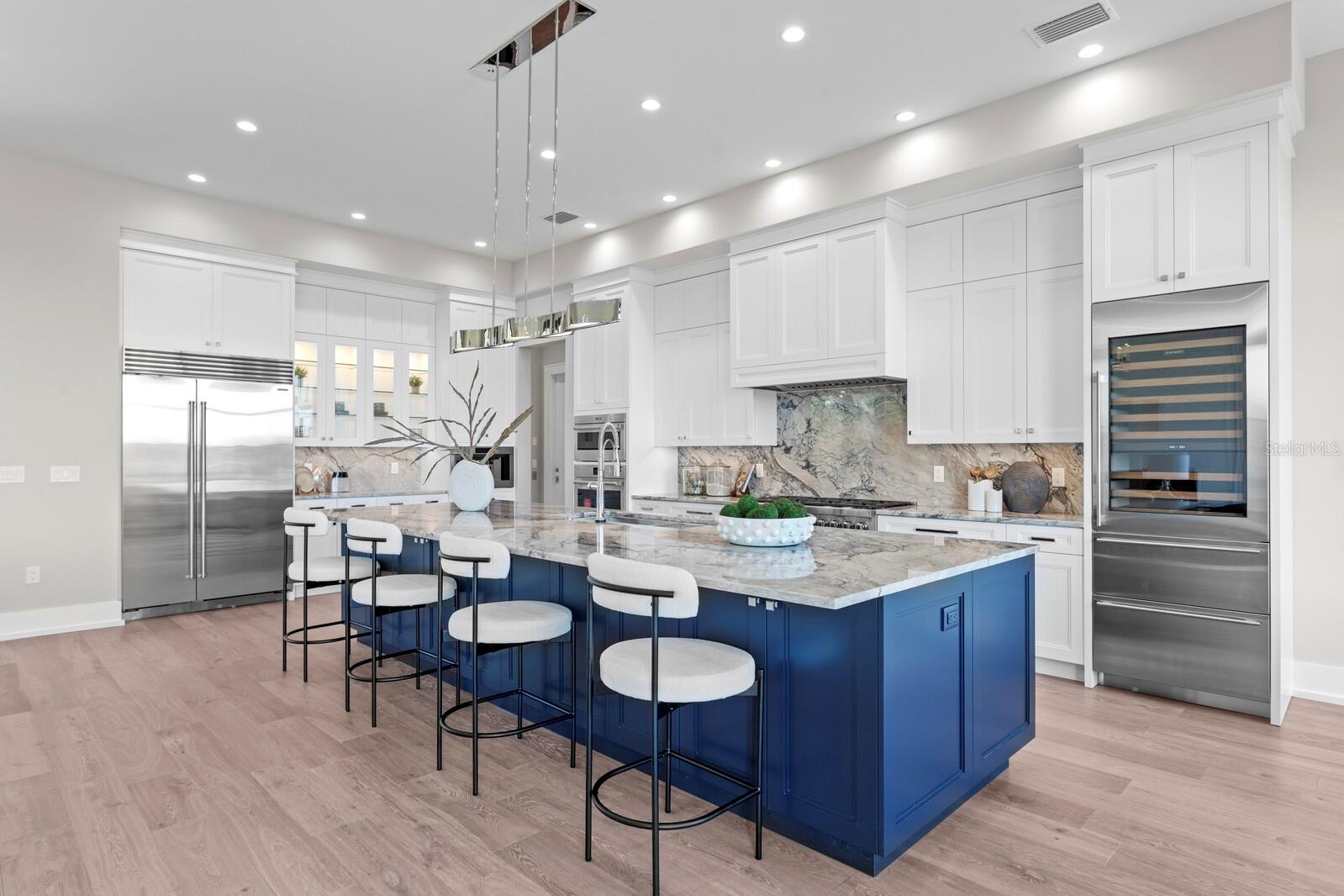 337 COFFEE POT Dr ST PETERSBURG, FL 33704