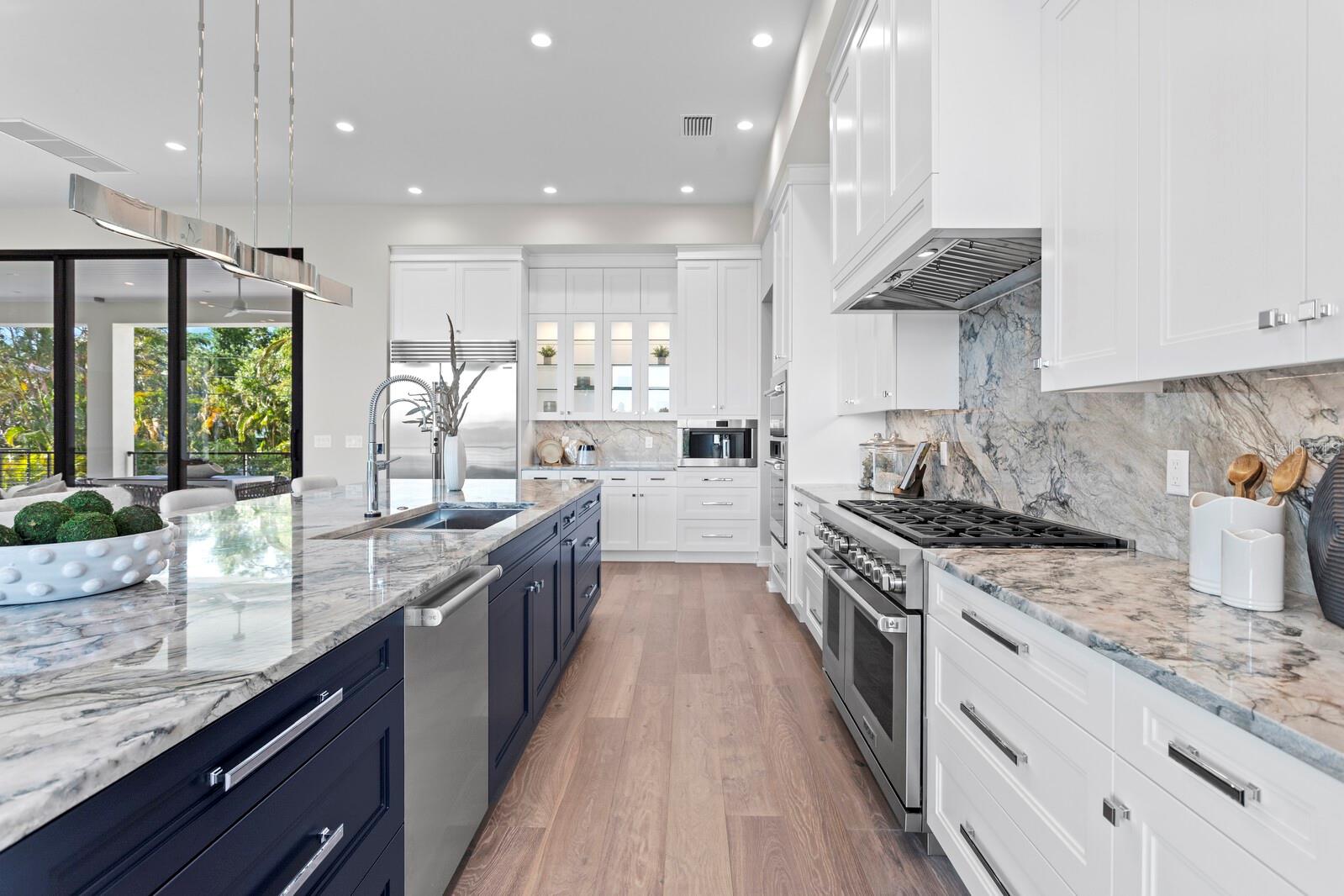 337 COFFEE POT Dr ST PETERSBURG, FL 33704