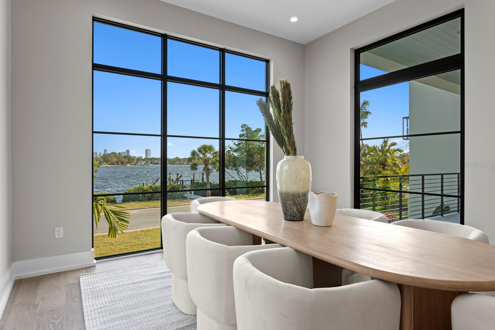 337 COFFEE POT Dr ST PETERSBURG, FL 33704