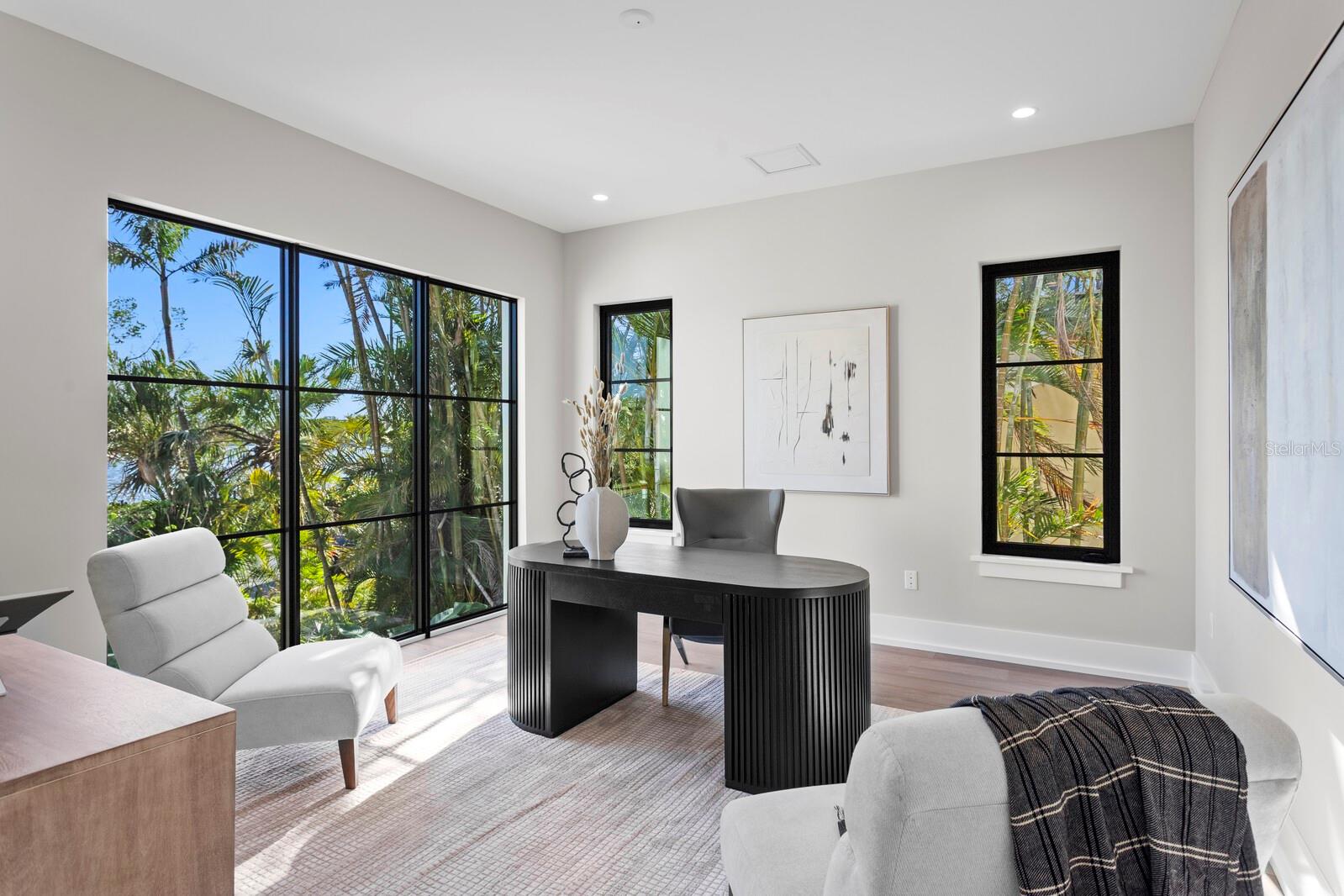 337 COFFEE POT Dr ST PETERSBURG, FL 33704