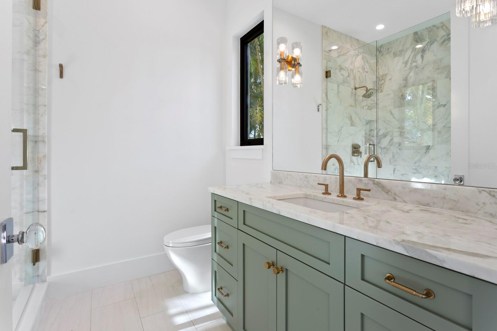 337 COFFEE POT Dr ST PETERSBURG, FL 33704