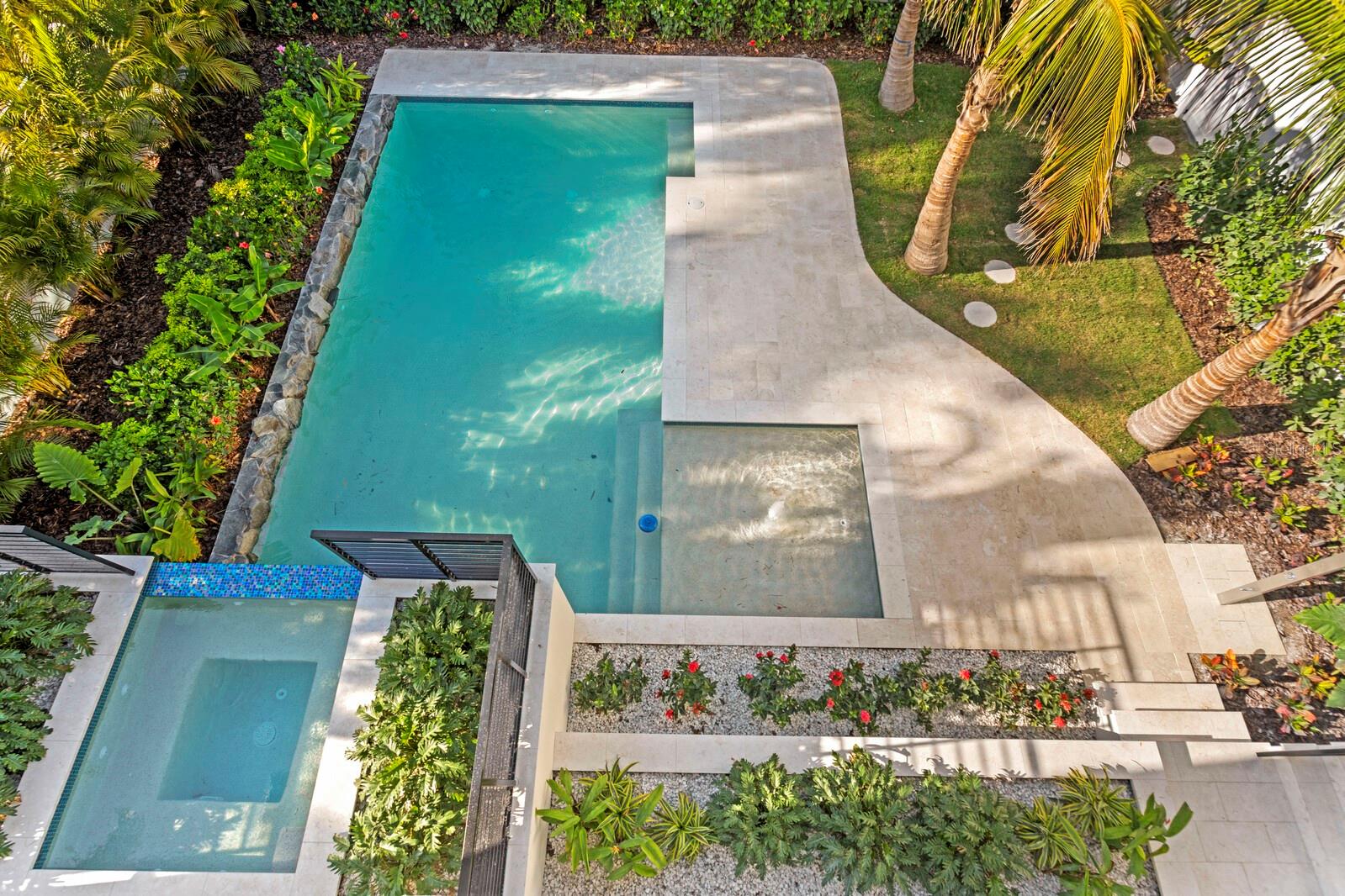 337 COFFEE POT Dr ST PETERSBURG, FL 33704