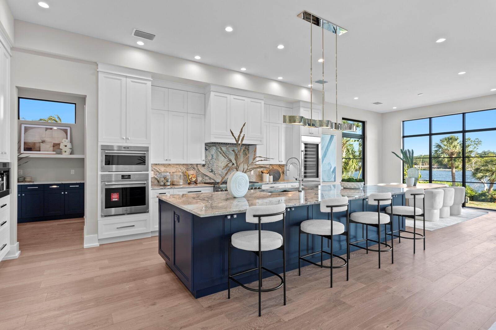 337 COFFEE POT Dr ST PETERSBURG, FL 33704