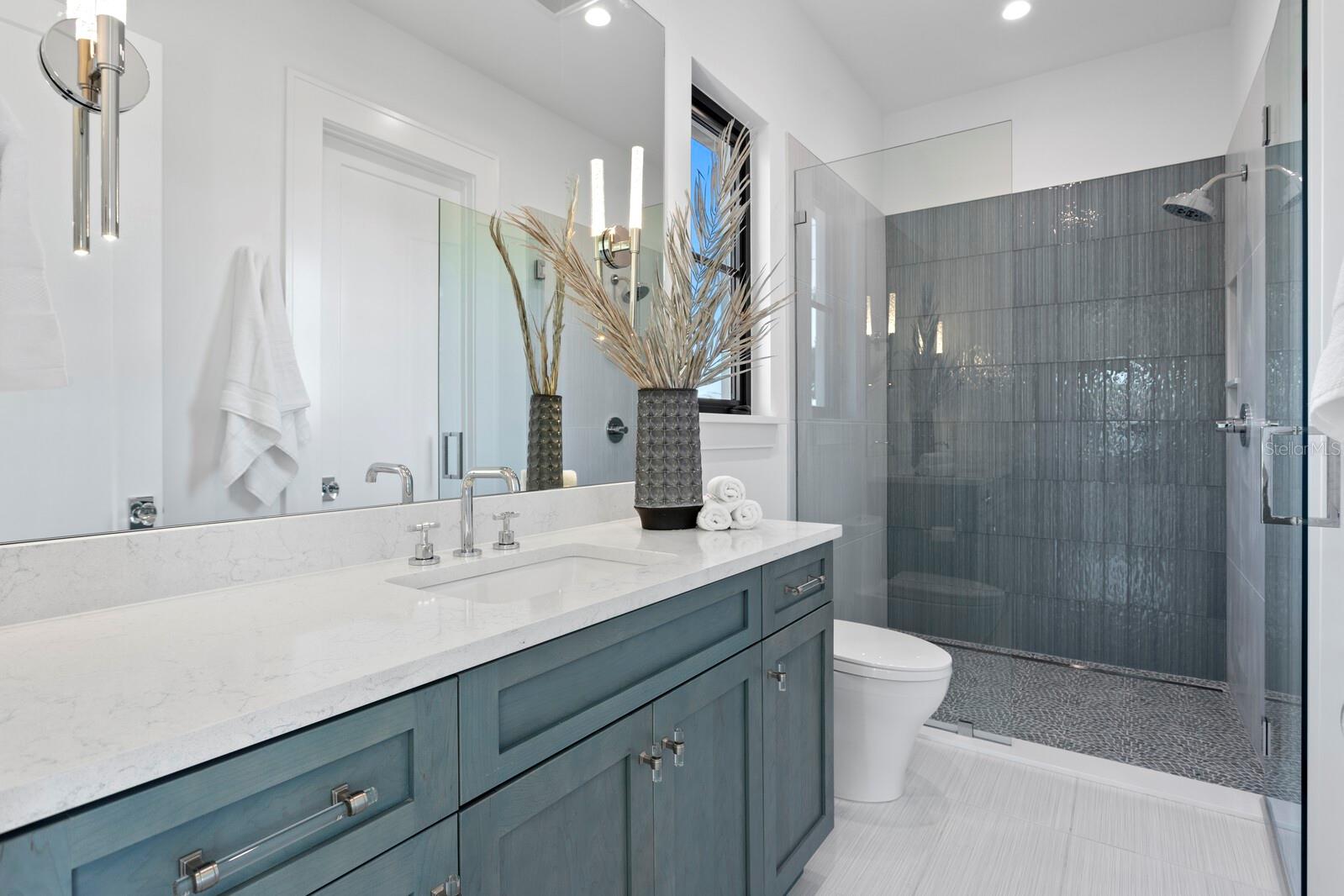 337 COFFEE POT Dr ST PETERSBURG, FL 33704