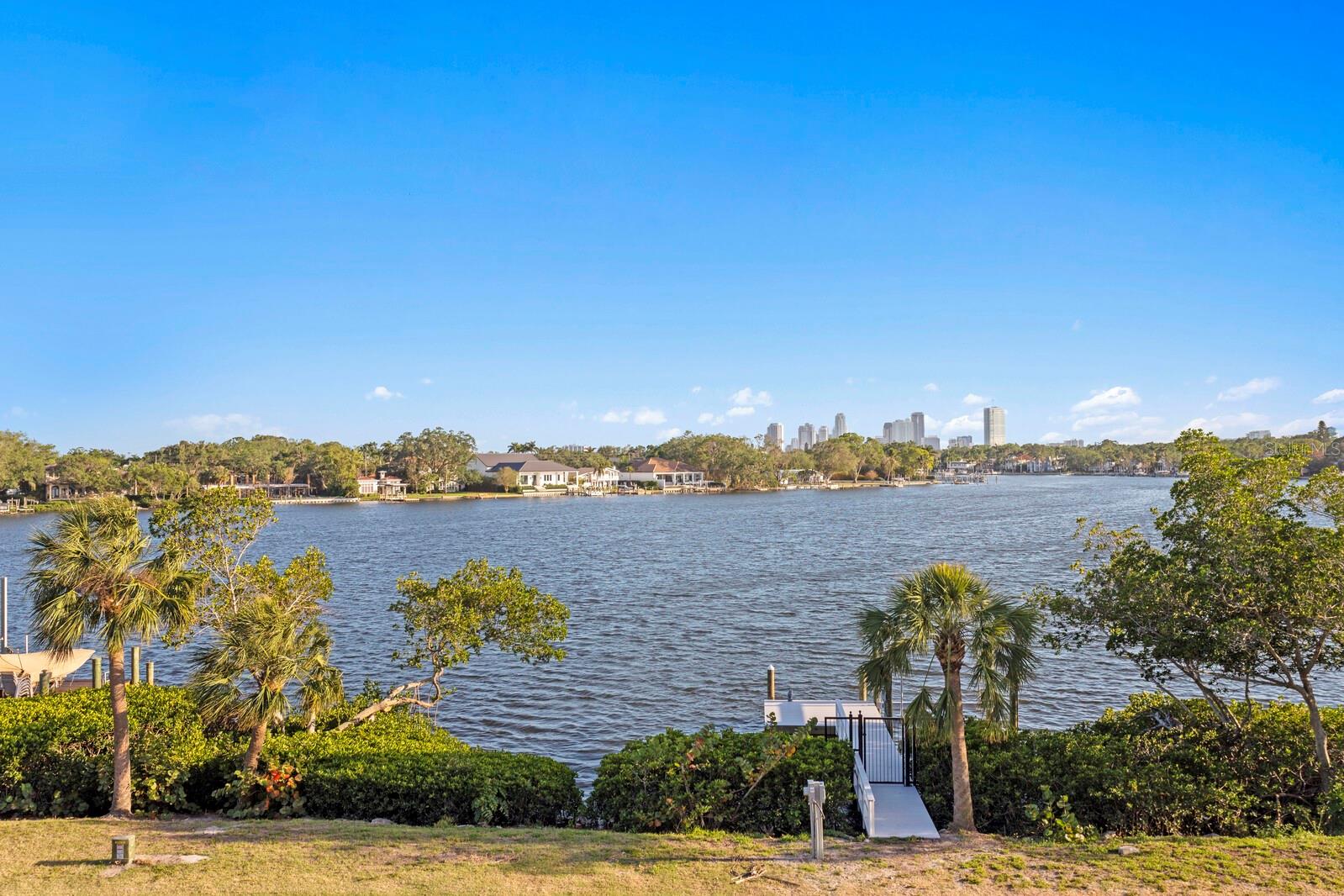 337 COFFEE POT Dr ST PETERSBURG, FL 33704