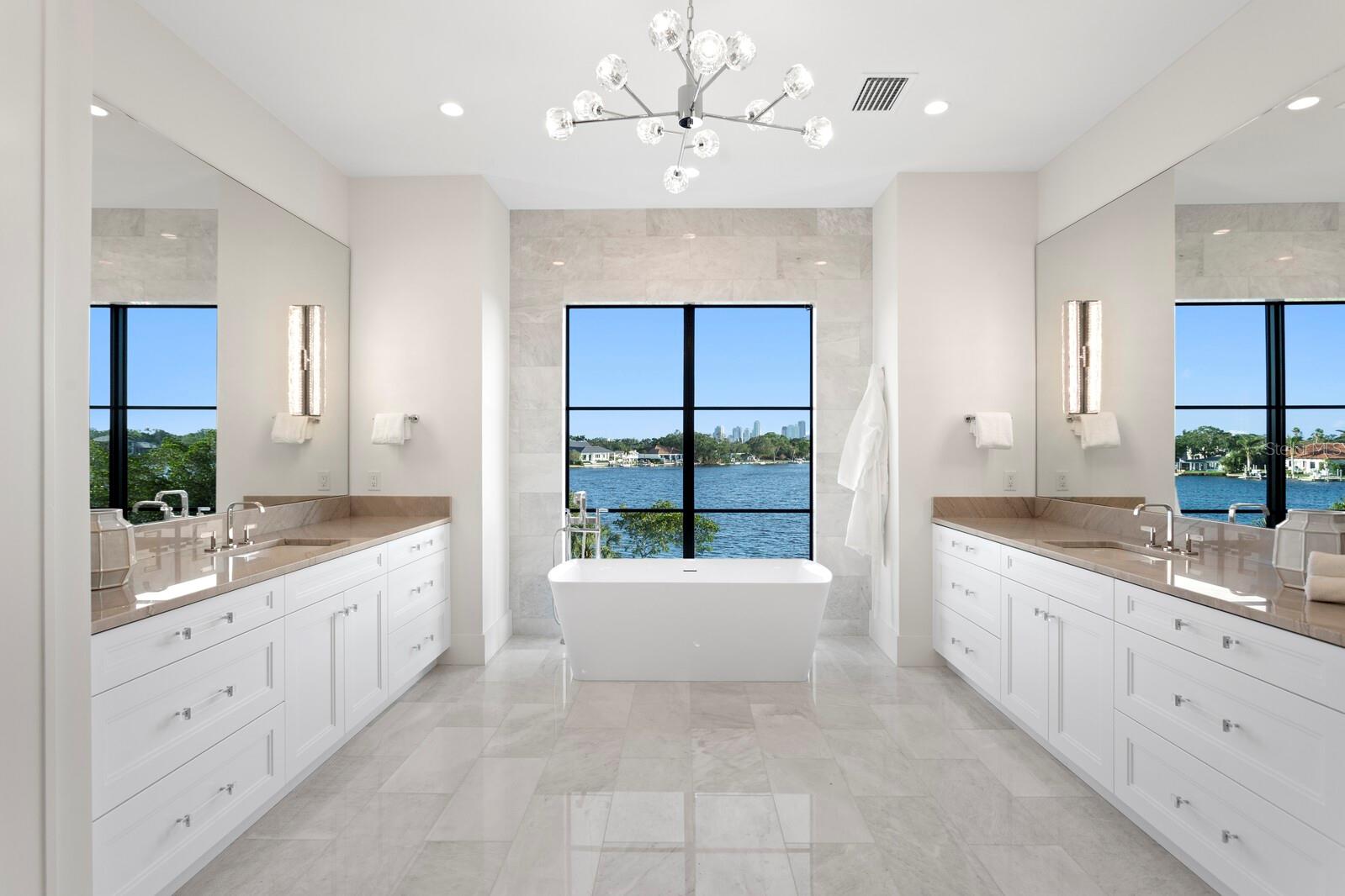 337 COFFEE POT Dr ST PETERSBURG, FL 33704