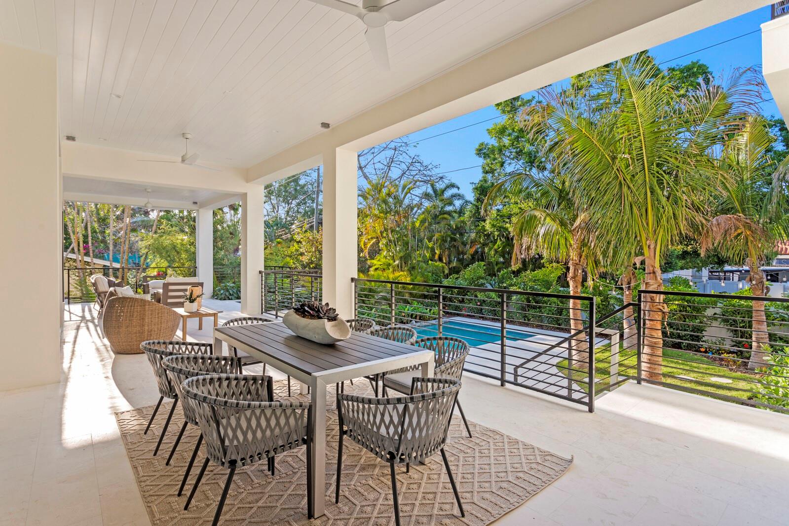 337 COFFEE POT Dr ST PETERSBURG, FL 33704