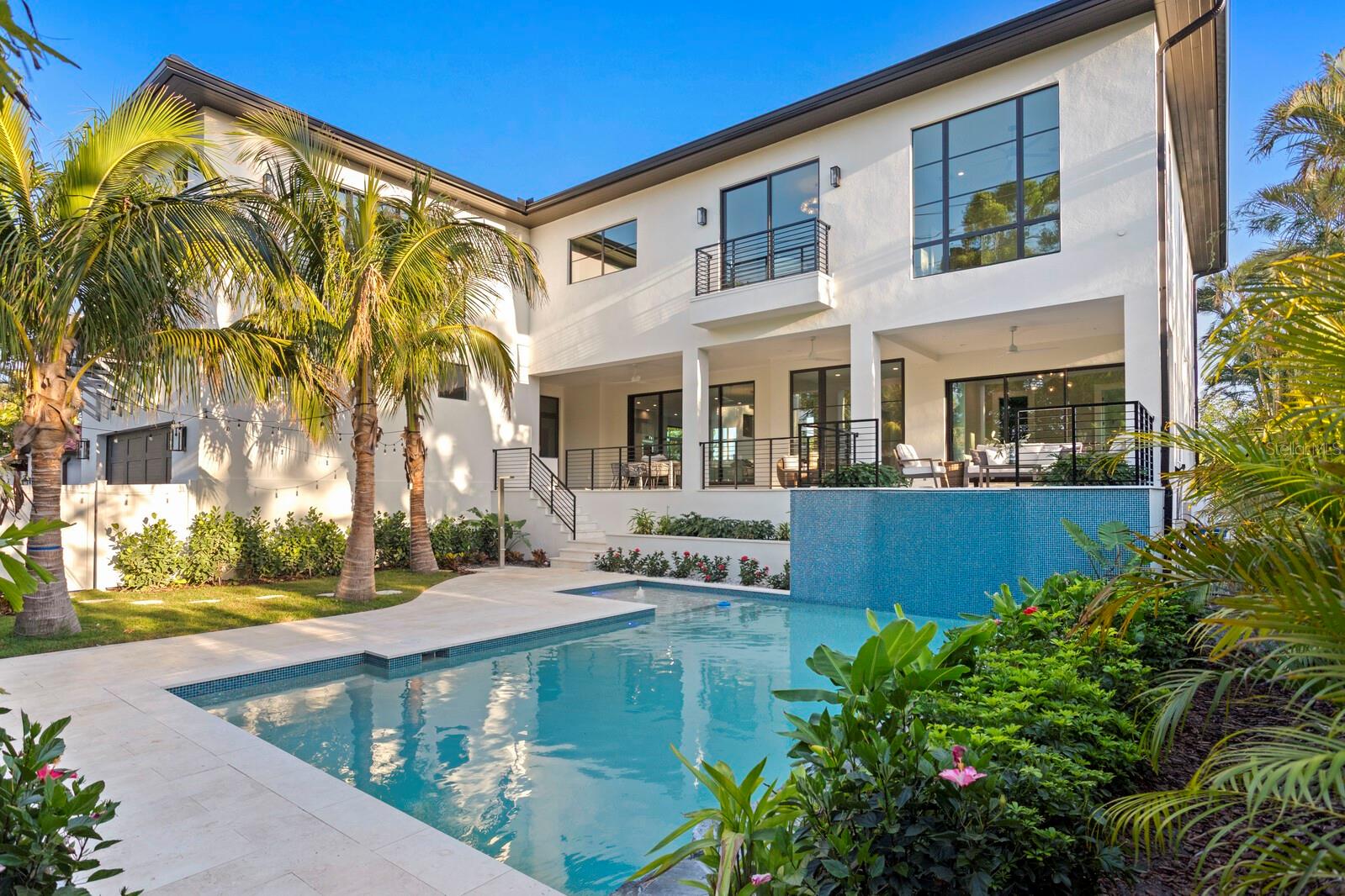 337 COFFEE POT Dr ST PETERSBURG, FL 33704