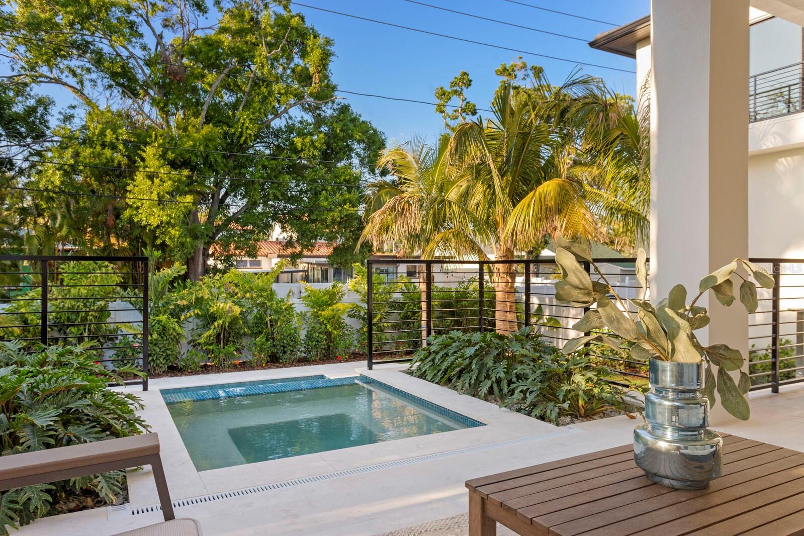 337 COFFEE POT Dr ST PETERSBURG, FL 33704