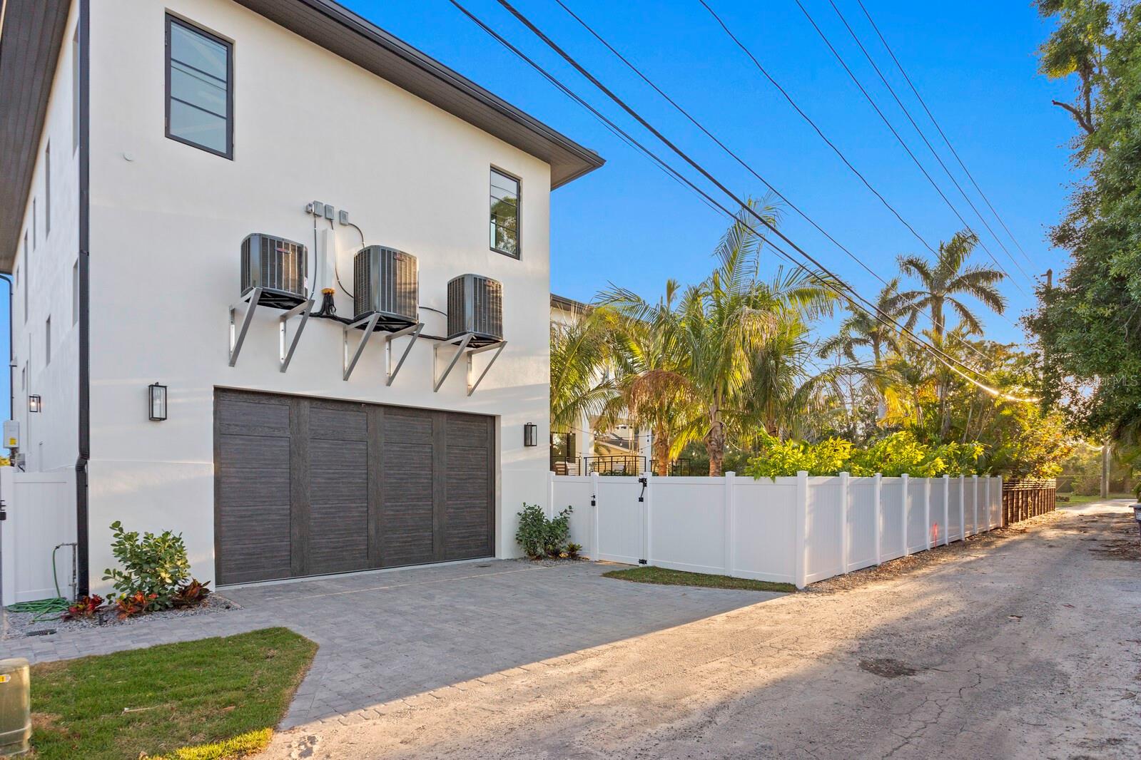 337 COFFEE POT Dr ST PETERSBURG, FL 33704