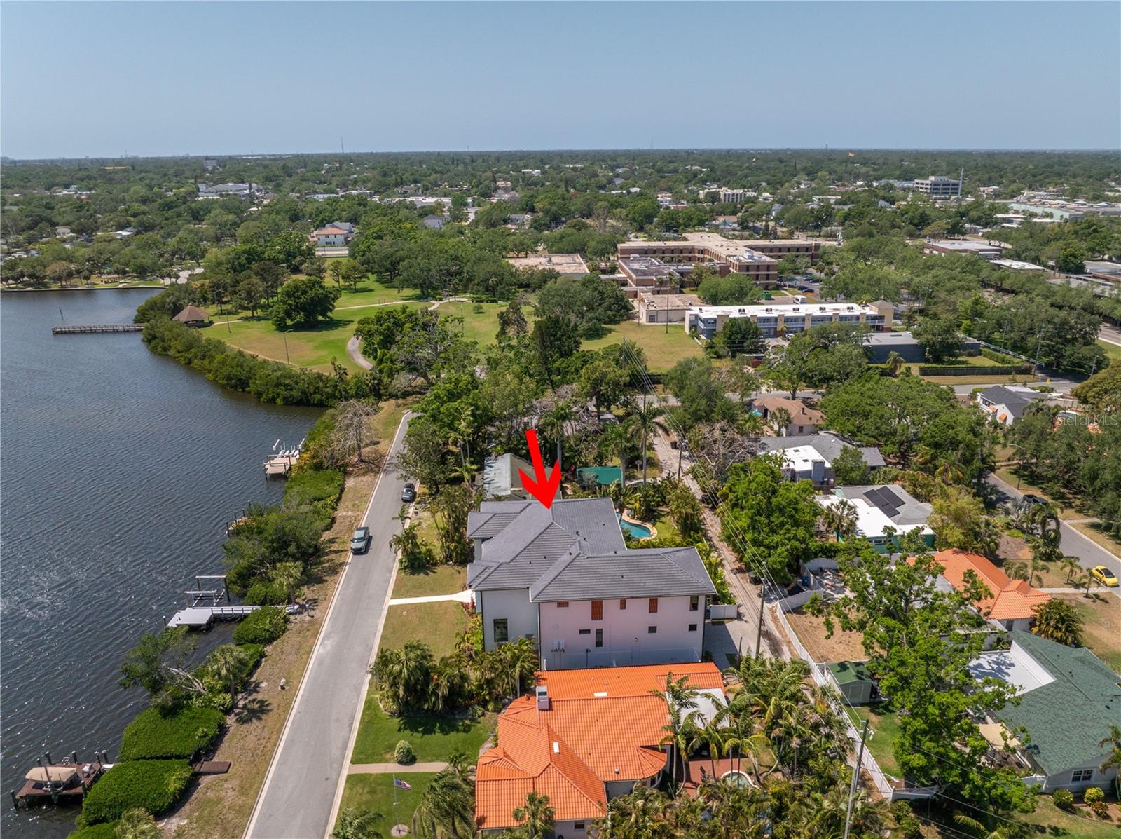 337 COFFEE POT Dr ST PETERSBURG, FL 33704