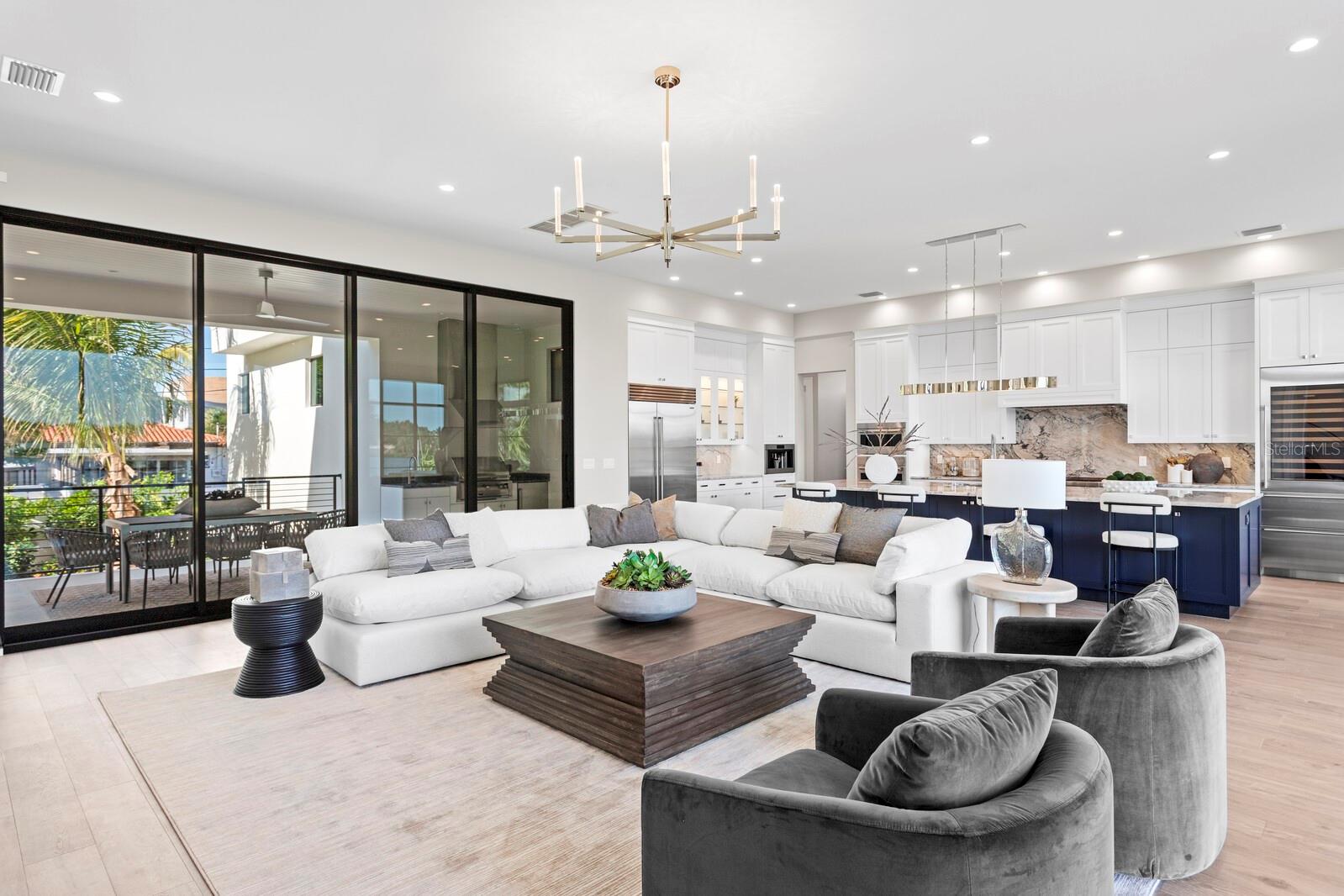 337 COFFEE POT Dr ST PETERSBURG, FL 33704