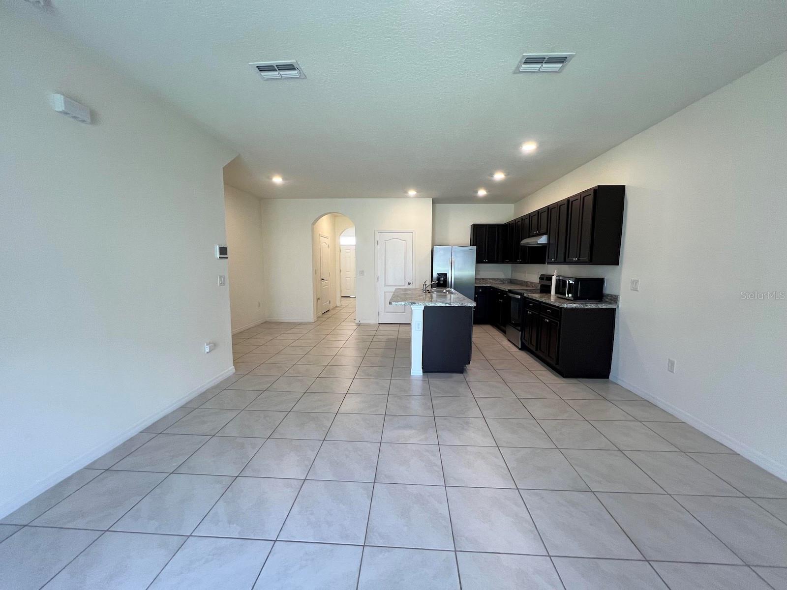 1370 YELLOW FINCH Dr DAVENPORT, FL 33837