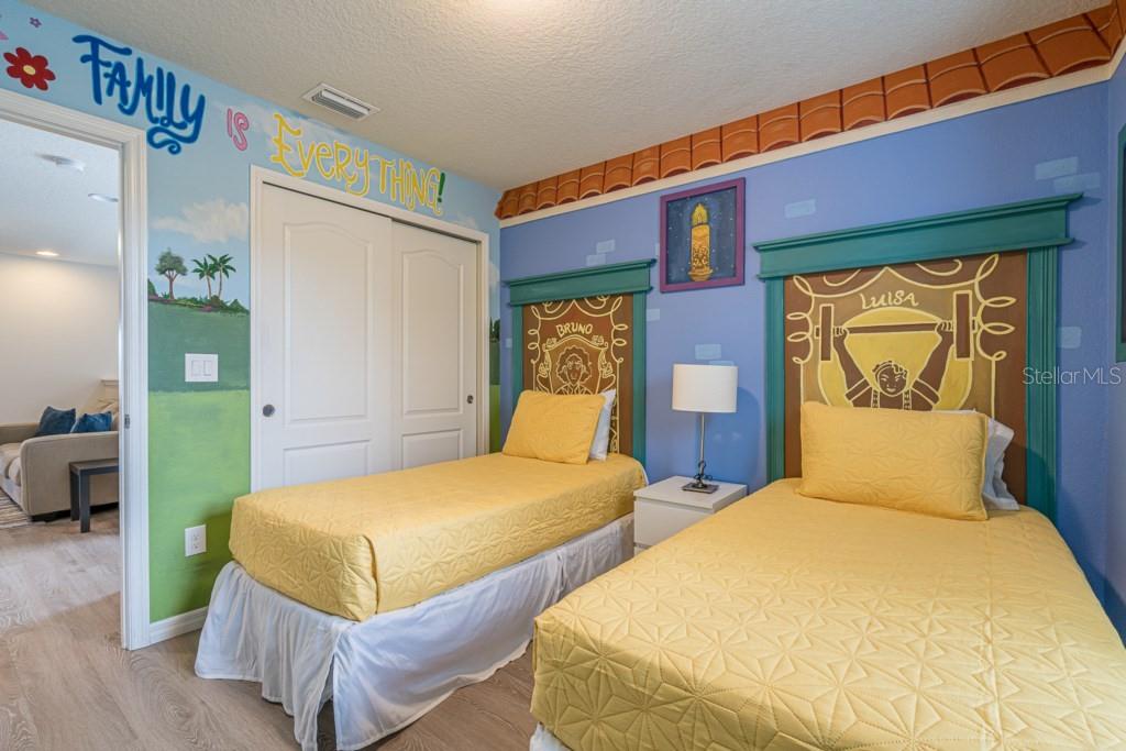 1969 MAJORCA Dr KISSIMMEE, FL 34747