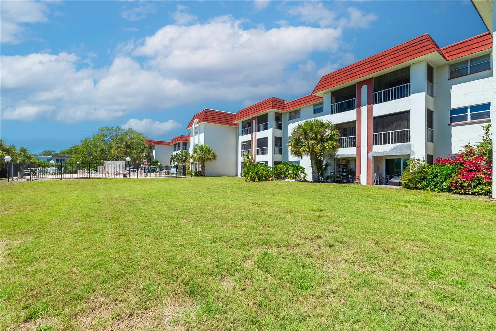 1860 MASSACHUSETTS Ave #101 ST PETERSBURG, FL 33703