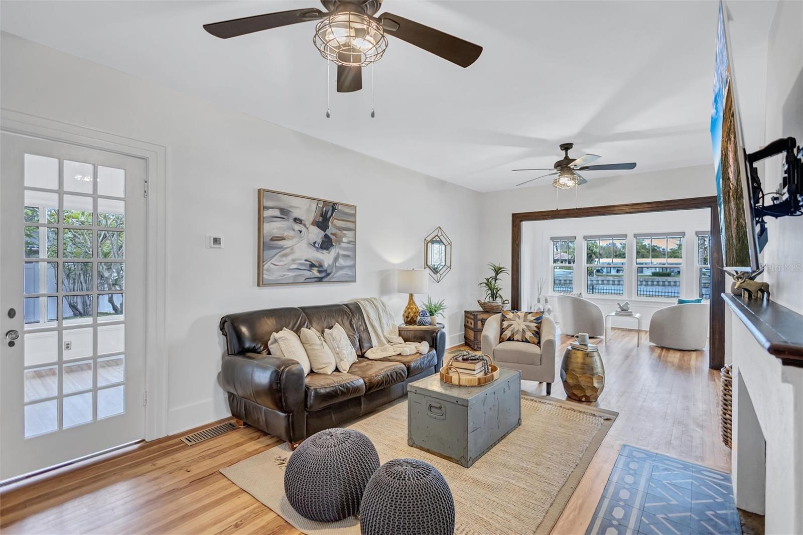 3925 SUNRISE Dr ST PETERSBURG, FL 33705