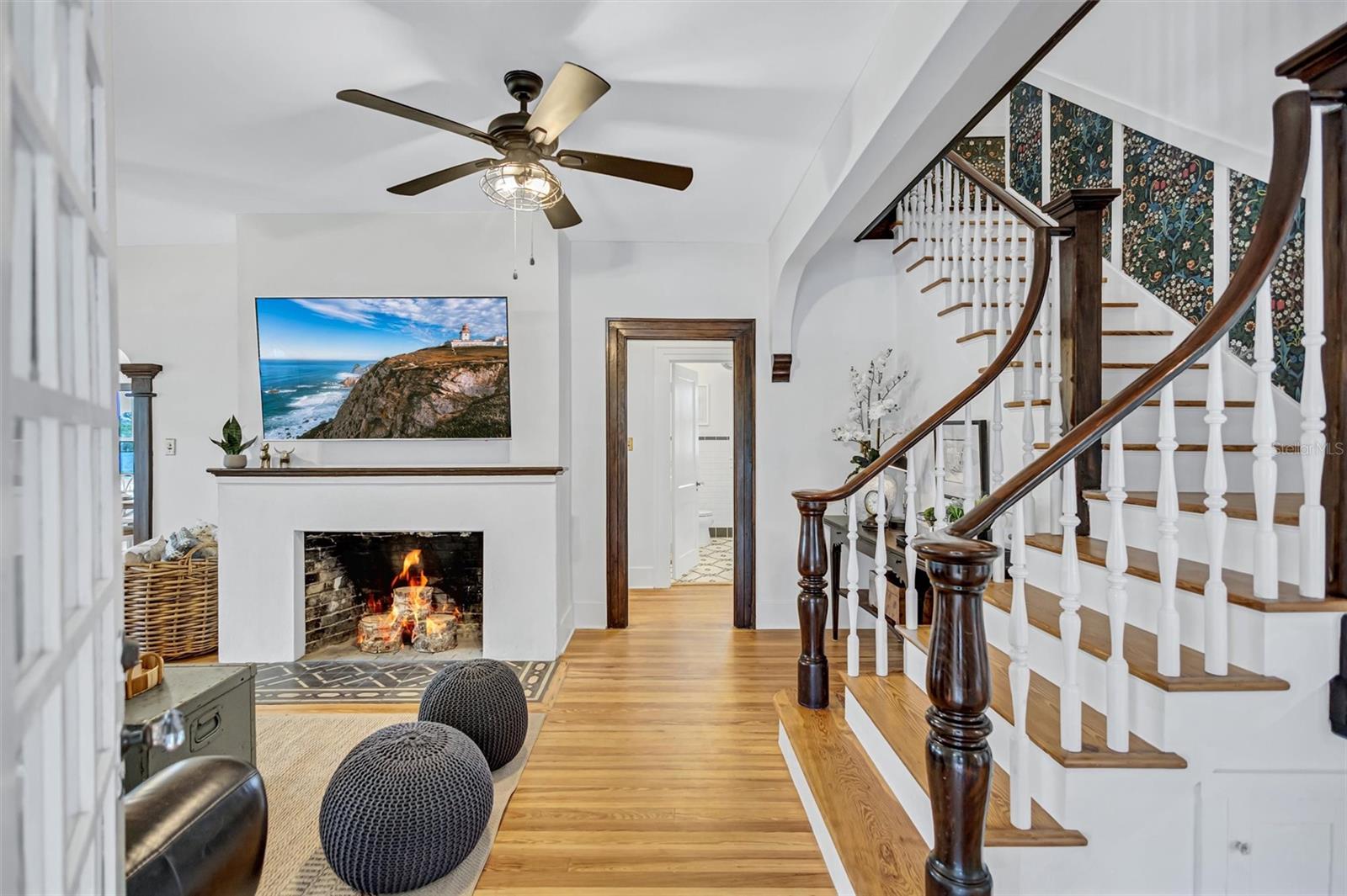 3925 SUNRISE Dr ST PETERSBURG, FL 33705