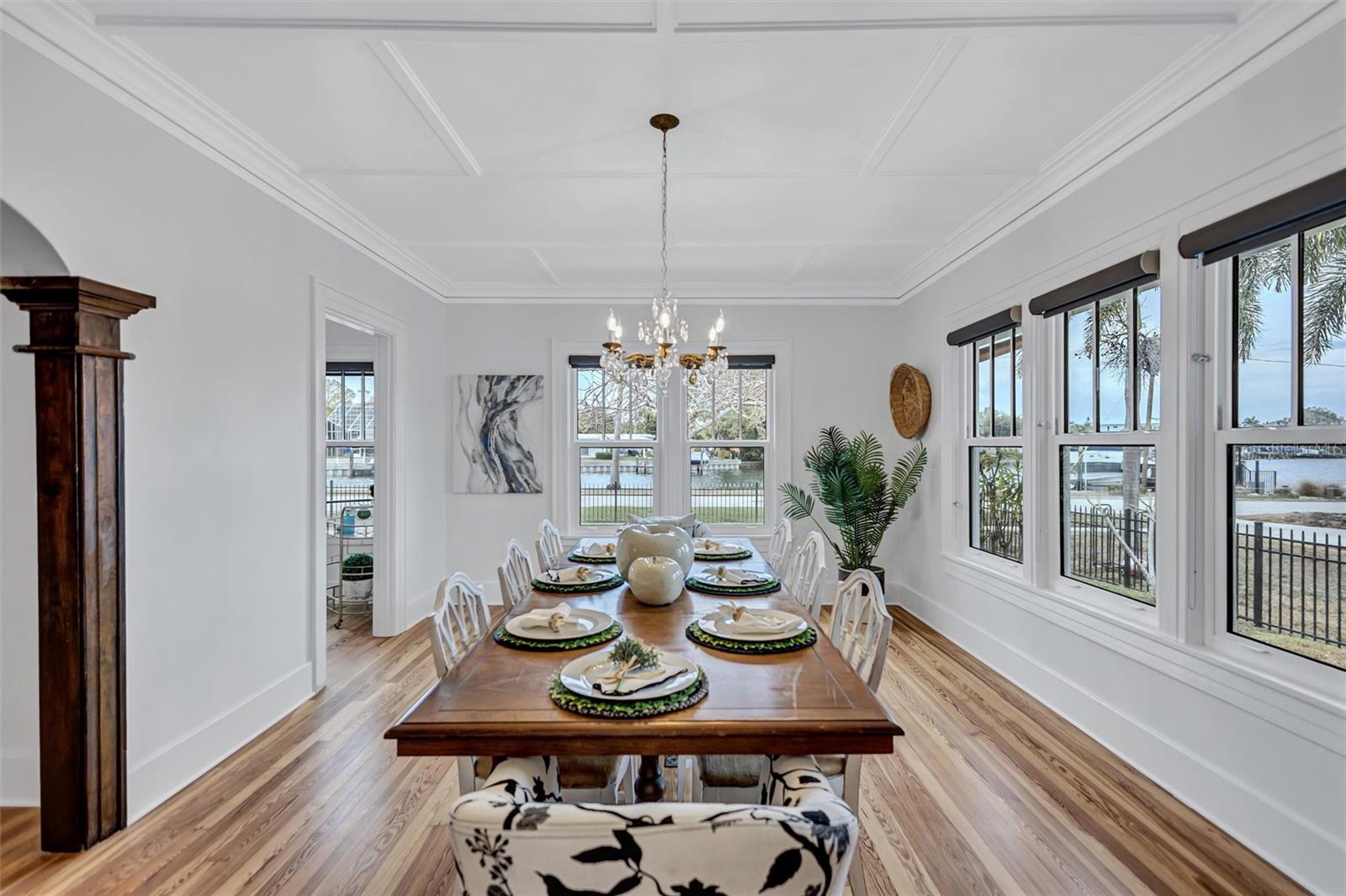 3925 SUNRISE Dr ST PETERSBURG, FL 33705