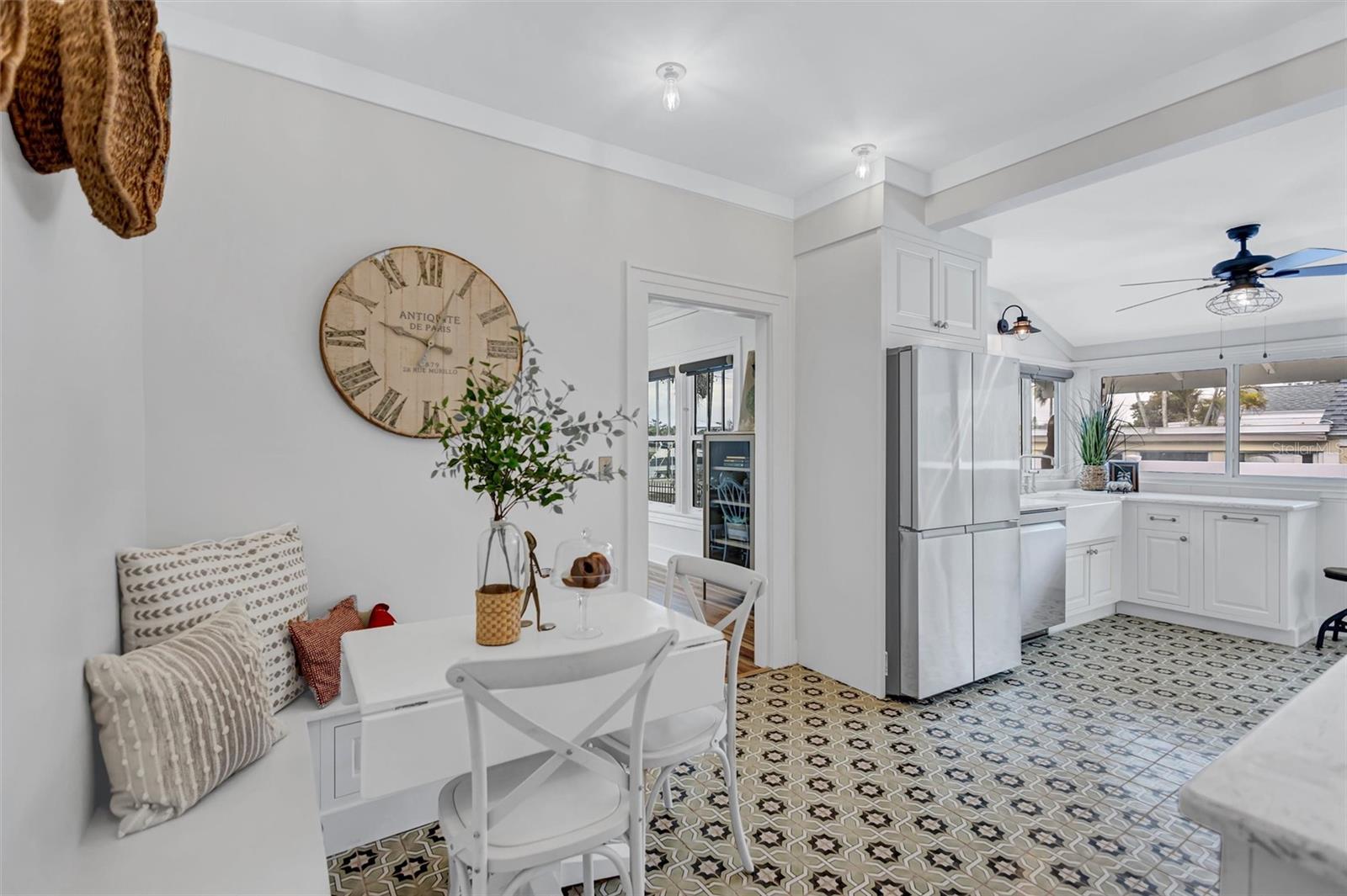 3925 SUNRISE Dr ST PETERSBURG, FL 33705