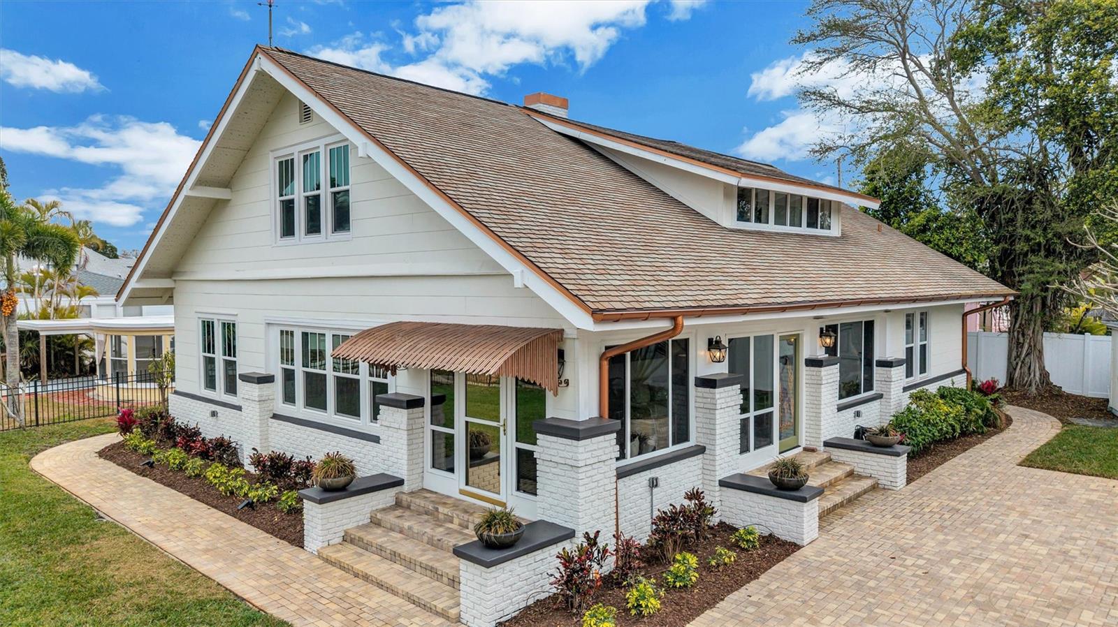 3925 SUNRISE Dr ST PETERSBURG, FL 33705