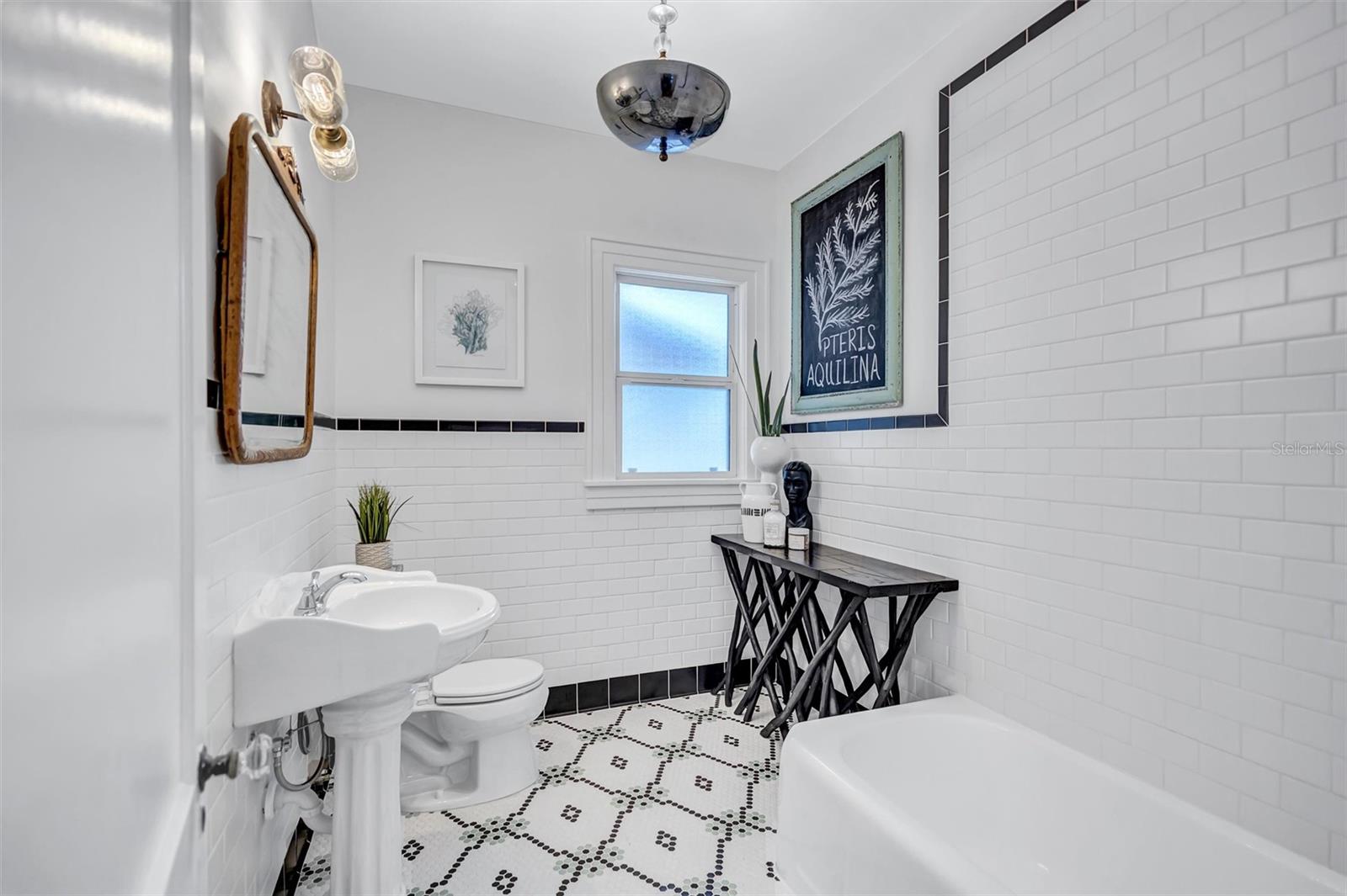 3925 SUNRISE Dr ST PETERSBURG, FL 33705