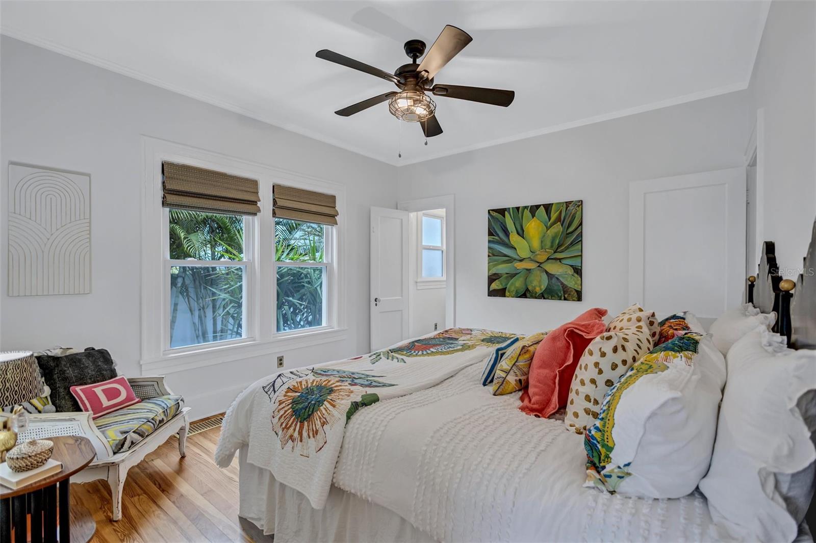 3925 SUNRISE Dr ST PETERSBURG, FL 33705