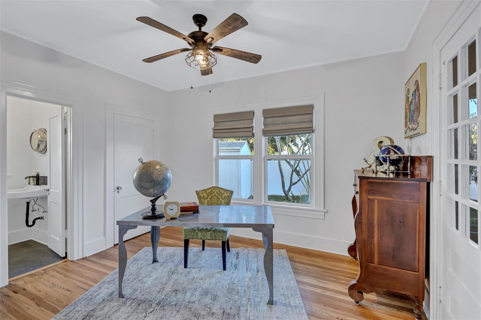 3925 SUNRISE Dr ST PETERSBURG, FL 33705