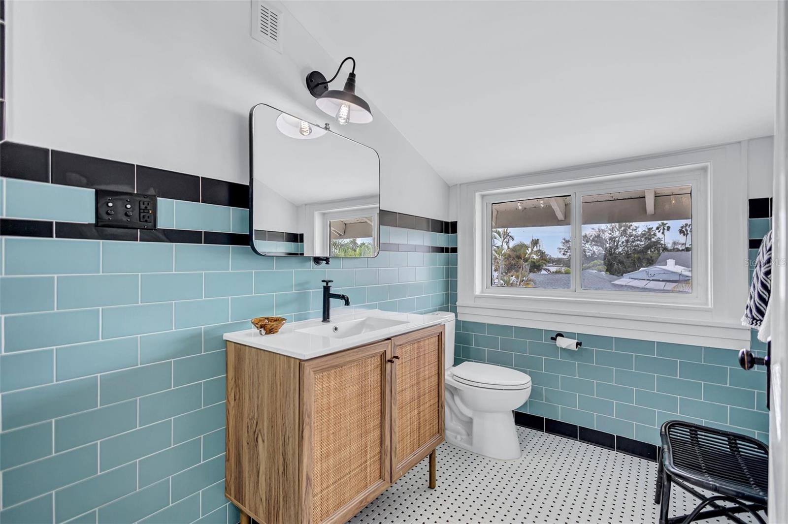 3925 SUNRISE Dr ST PETERSBURG, FL 33705