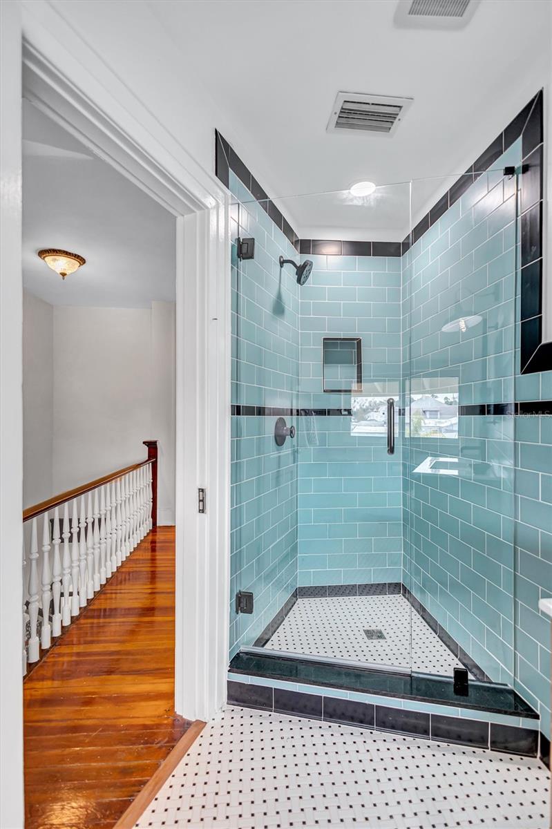 3925 SUNRISE Dr ST PETERSBURG, FL 33705