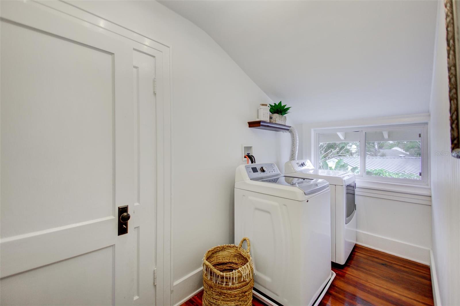 3925 SUNRISE Dr ST PETERSBURG, FL 33705