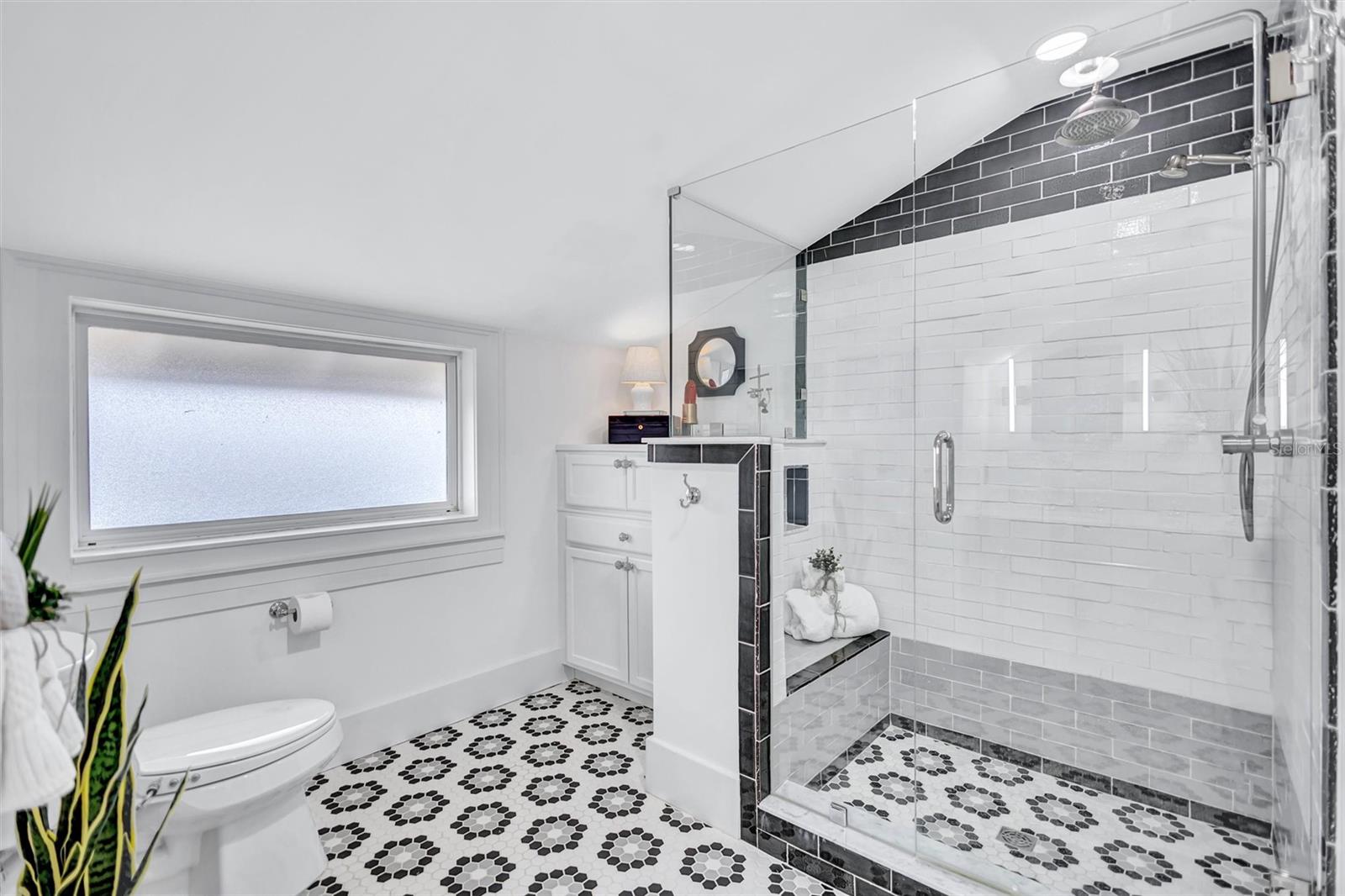 3925 SUNRISE Dr ST PETERSBURG, FL 33705