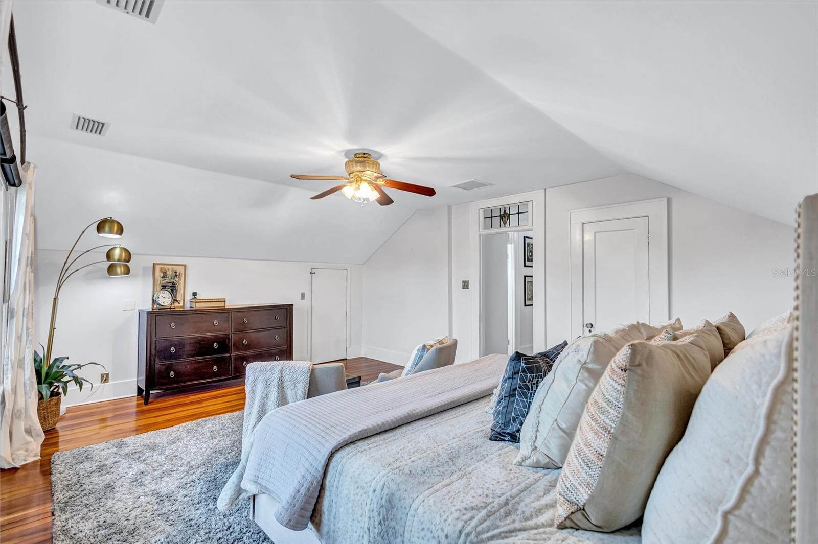 3925 SUNRISE Dr ST PETERSBURG, FL 33705