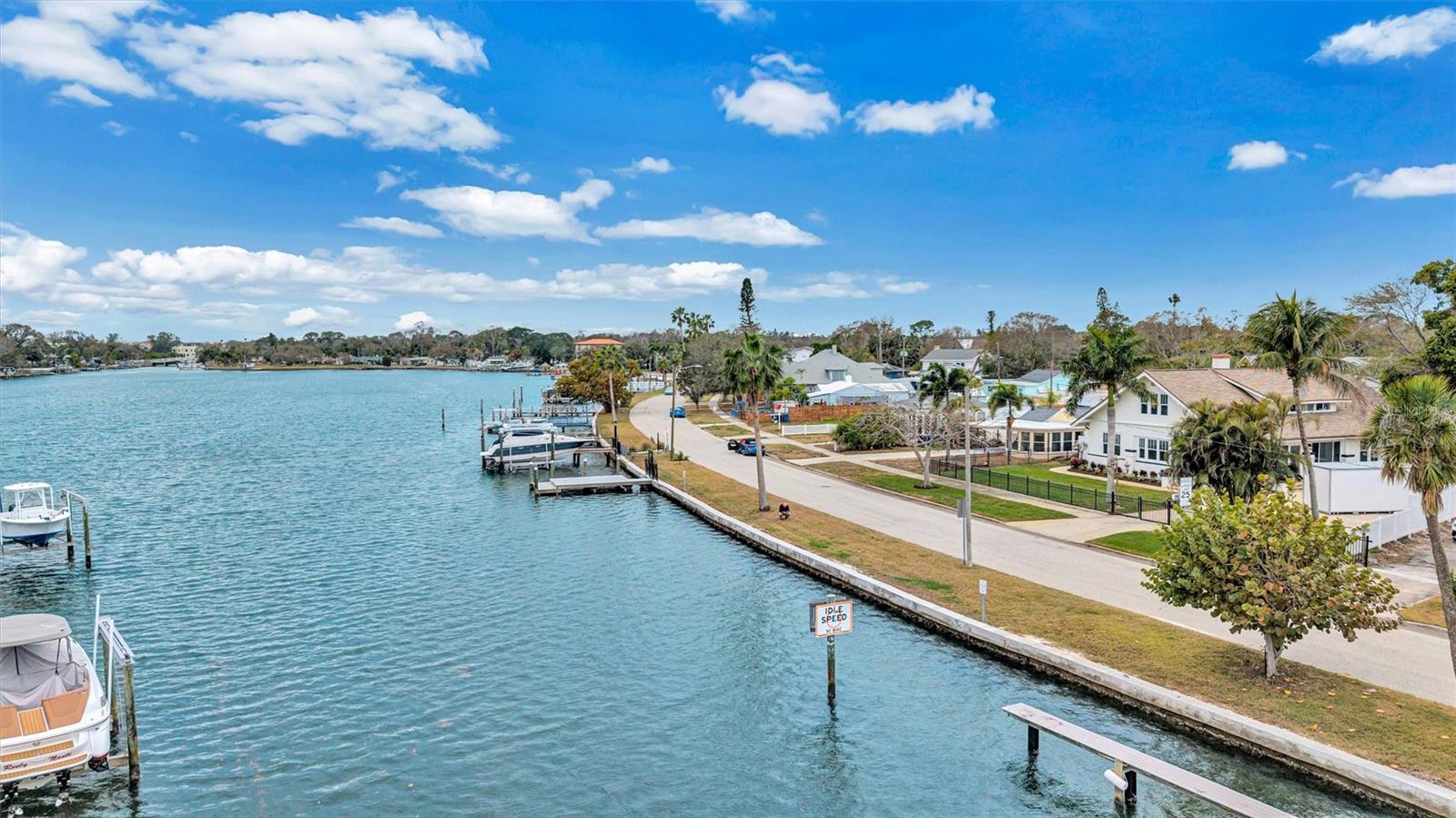 3925 SUNRISE Dr ST PETERSBURG, FL 33705