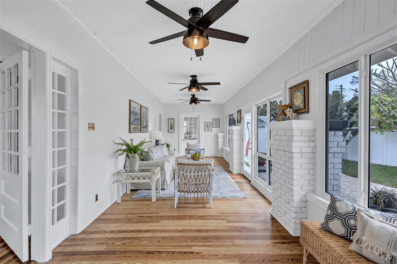 3925 SUNRISE Dr ST PETERSBURG, FL 33705