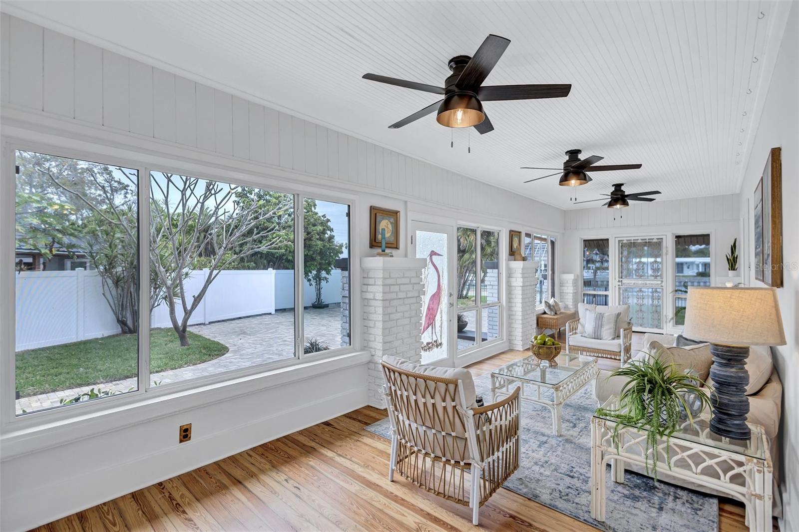 3925 SUNRISE Dr ST PETERSBURG, FL 33705